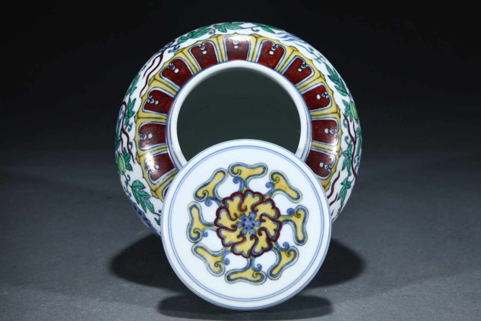 An Exquisite Doucai Pumpkin and Dragon Pattern Cover Jar,With Vertical Scroll Painting on Silk - 4