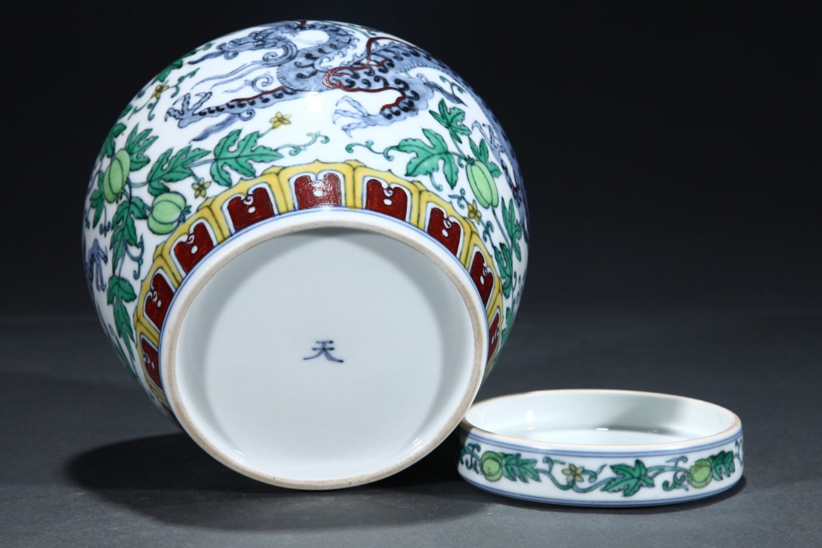 An Exquisite Doucai Pumpkin and Dragon Pattern Cover Jar,With Vertical Scroll Painting on Silk - 5