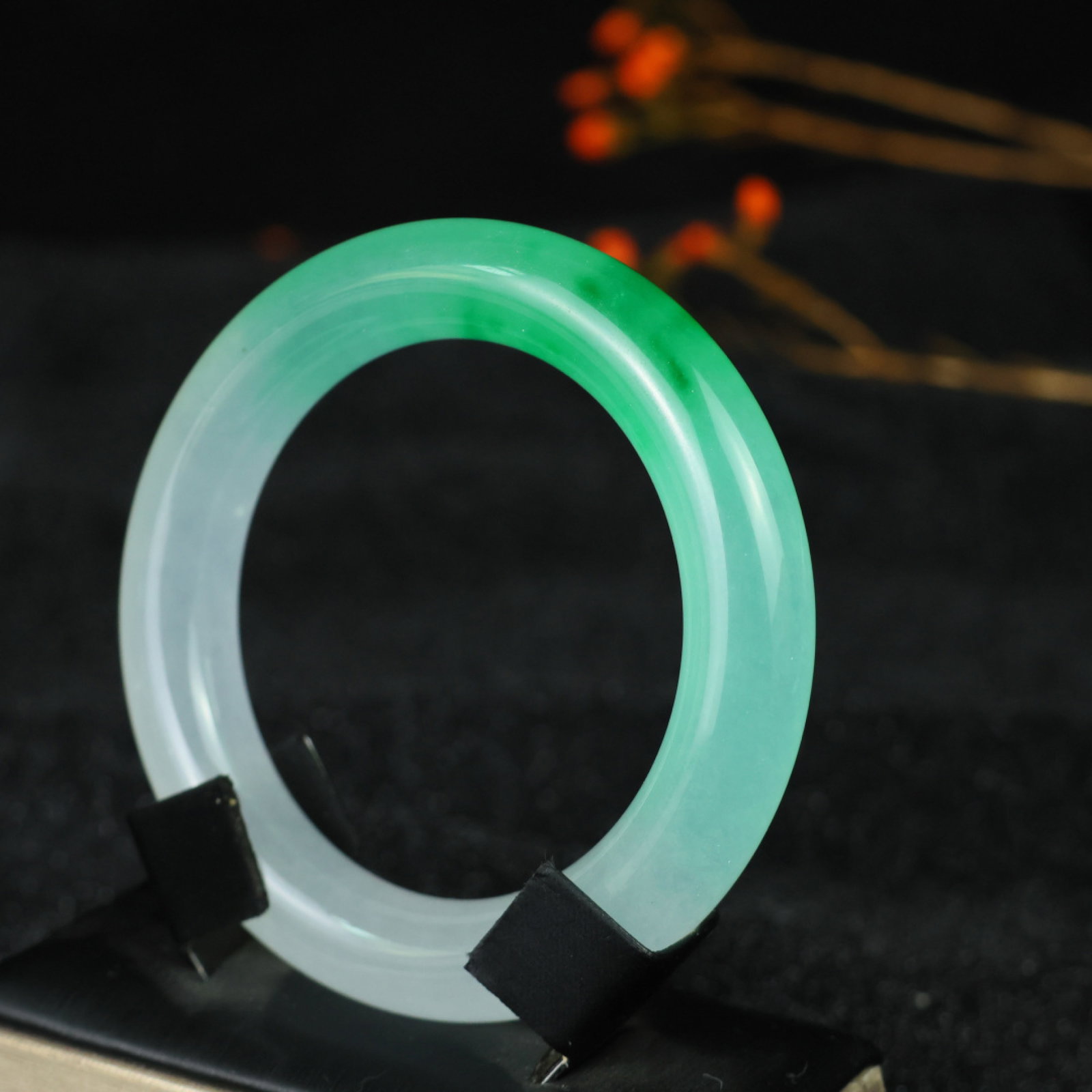 An Exquisite Pair of Jadeite Bracelets - 6