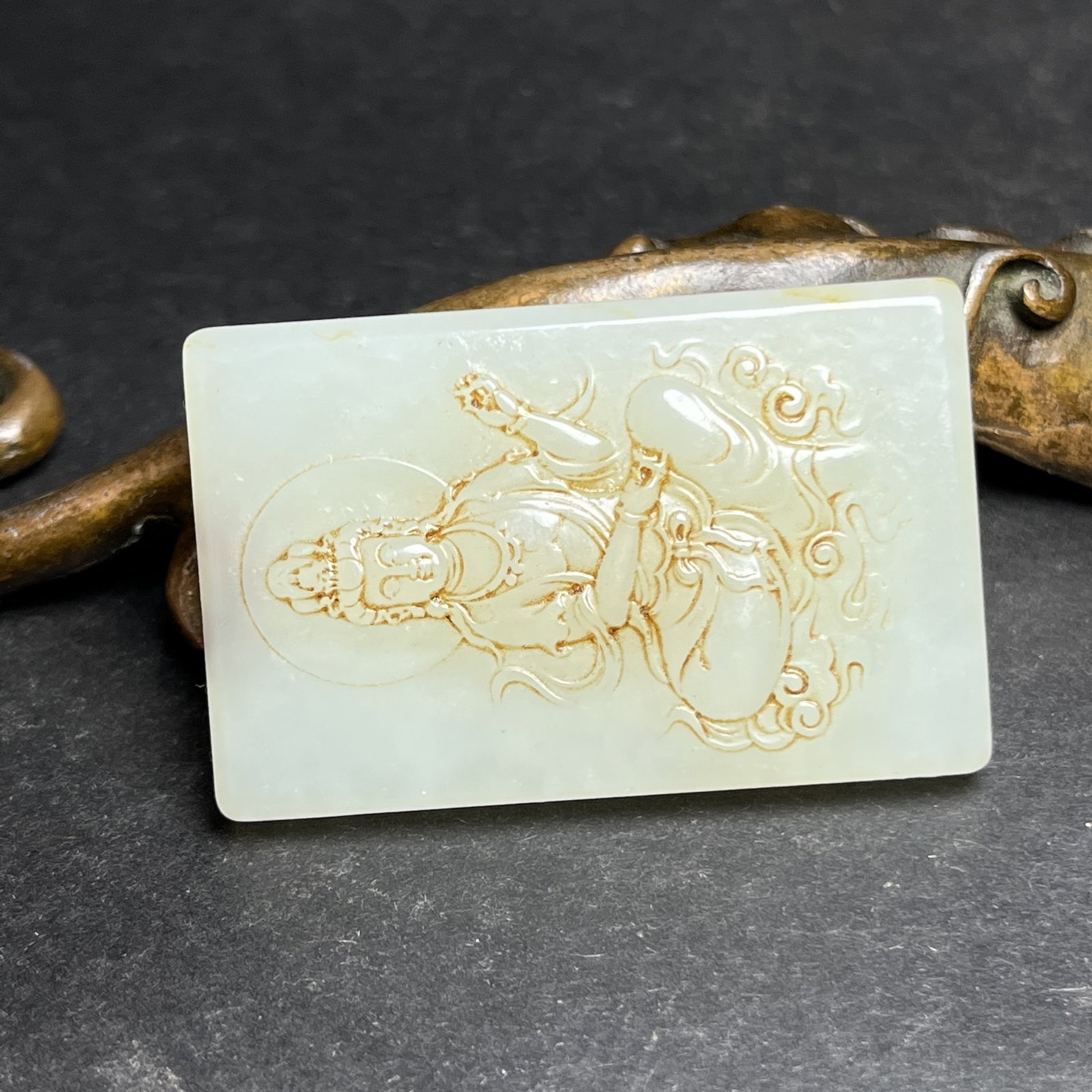 An Exquisite White Jade Statue of Avalokitesvara Pattern Pendant - 4
