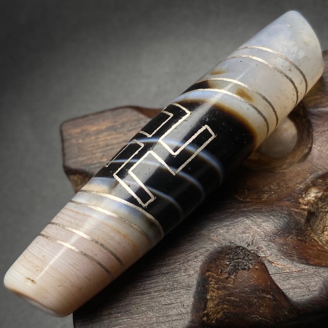 An Exquisite Wan--Character Pattern Dzi Bead Pendant,Inlaid Silver wire - 5