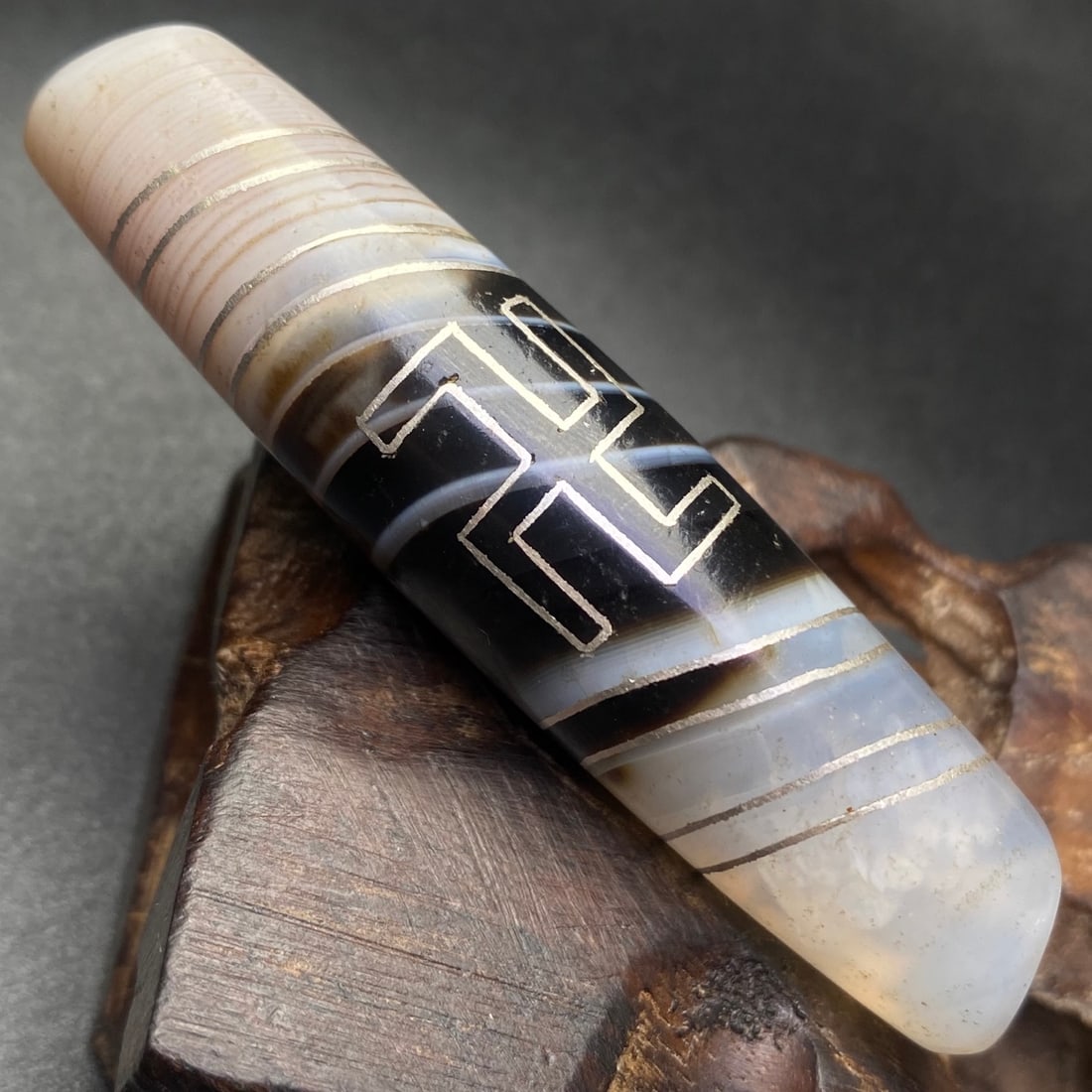 An Exquisite Wan--Character Pattern Dzi Bead Pendant,Inlaid Silver wire - 6