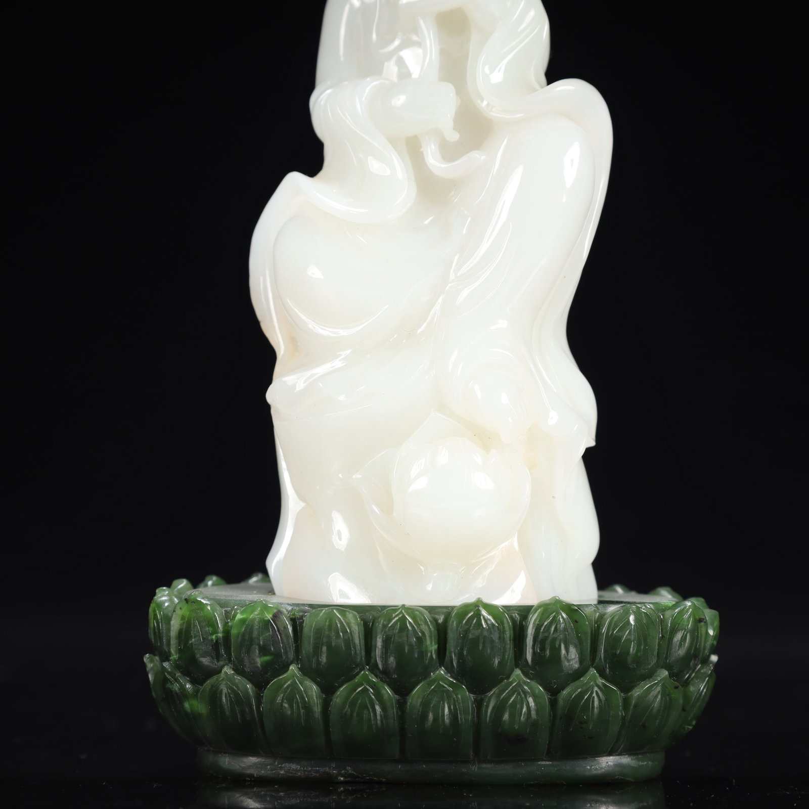 An Exquisite White Jade Statue of Avalokitesvara,With Jasper Base - 3