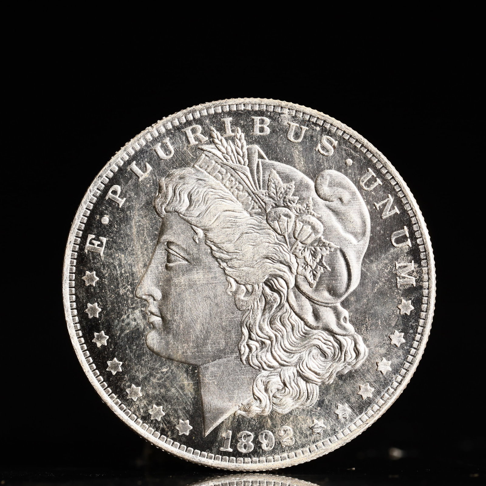 USA Morgan Dollar 1892 Coin: Estimated Value:2000-4000 Obv: profile bust with date below and E PLURIBUS UNUM legend and stars around. Rev: eagle with In God we trust above within wreath with UNITED STATES OF AMERICA ONE DOLLAR