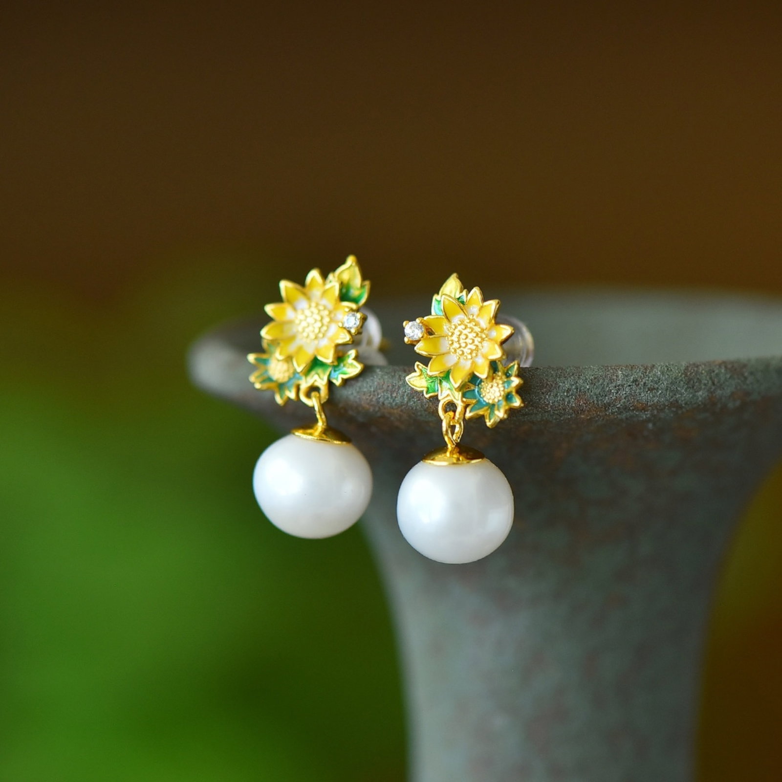 A Pair of Exquisite Sterling Silver-Gold Plated Inlaid Pearls Enamel Earrings - 2