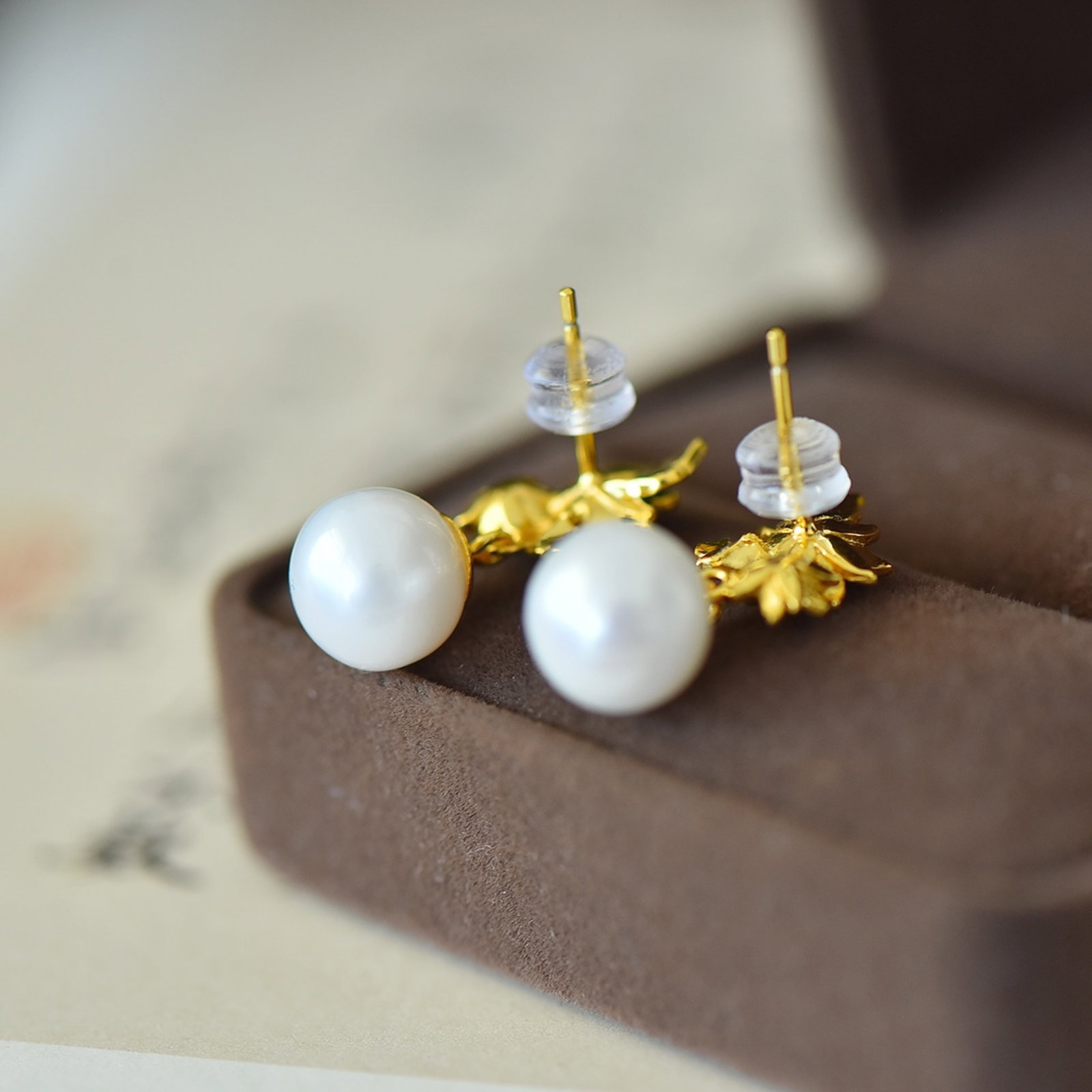 A Pair of Exquisite Sterling Silver-Gold Plated Inlaid Pearls Enamel Earrings - 6