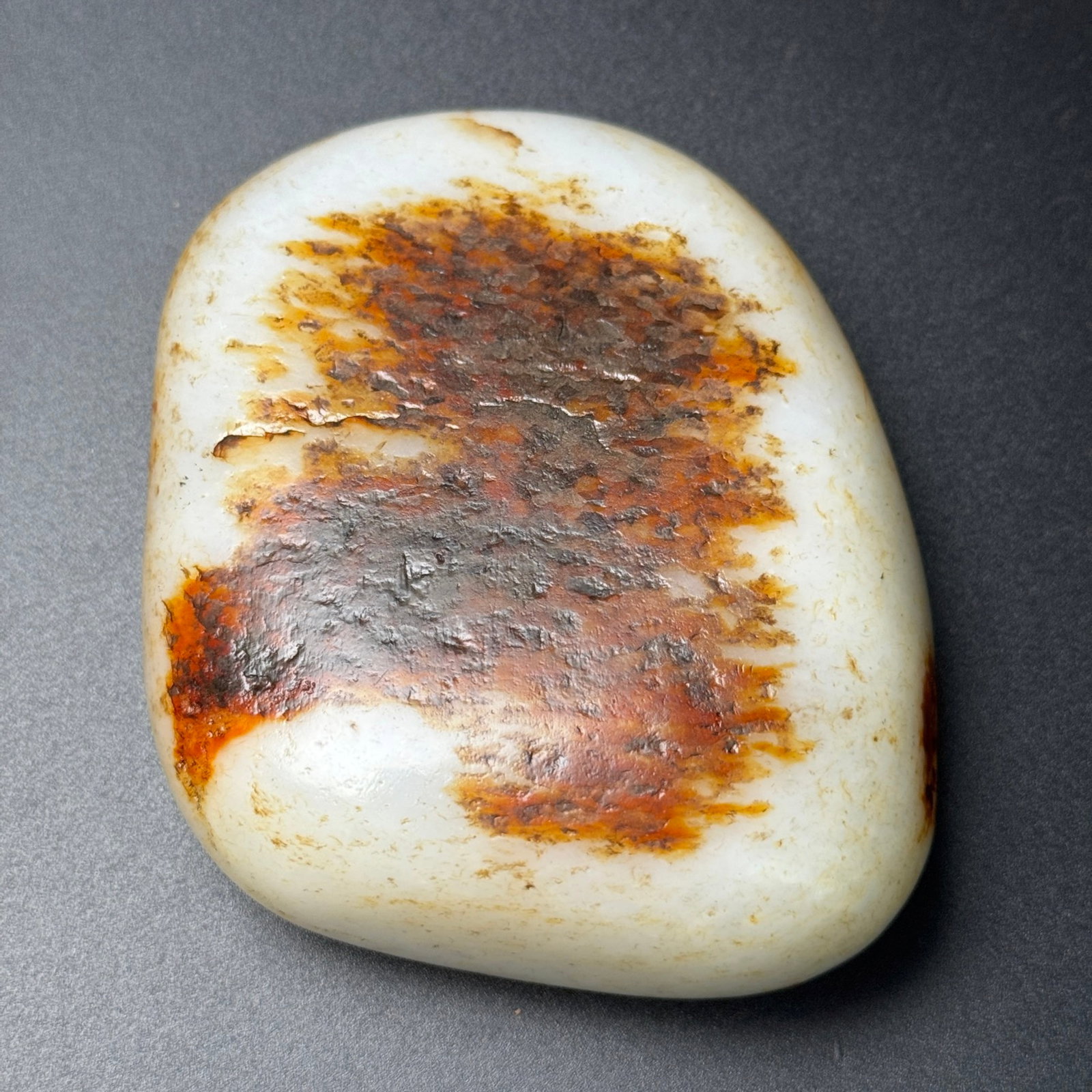 An Exquisite White Jade Ornament - 3