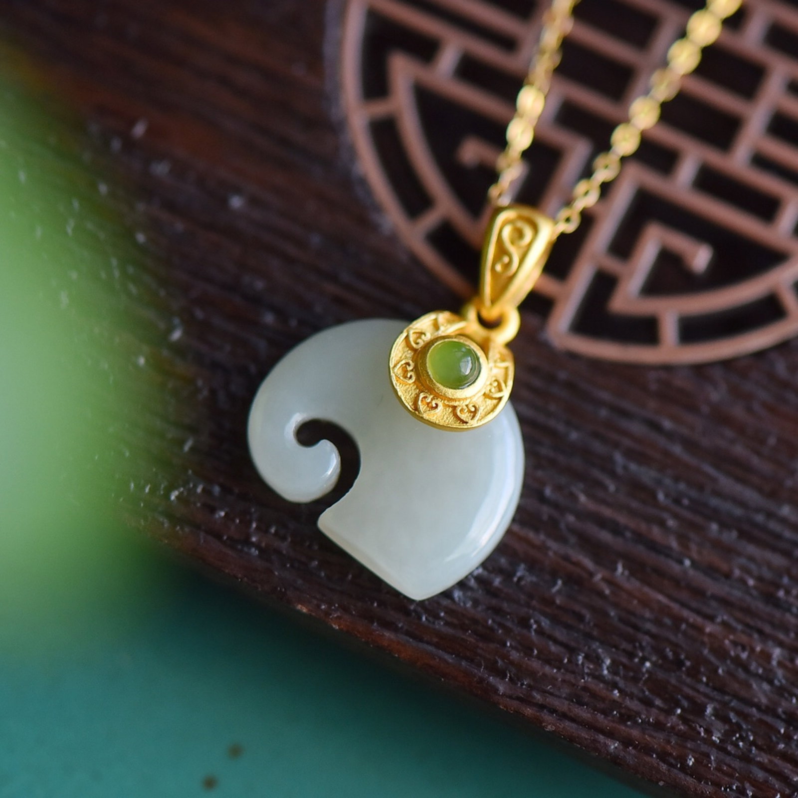 An Exquisite Sterling Silver-Gold Plated Inlaid White Jade Pendant: Estimated Value:200-400 An Exquisite Sterling Silver-Gold Plated Inlaid White Jade Pendant 纯银镀金镶白玉吊坠