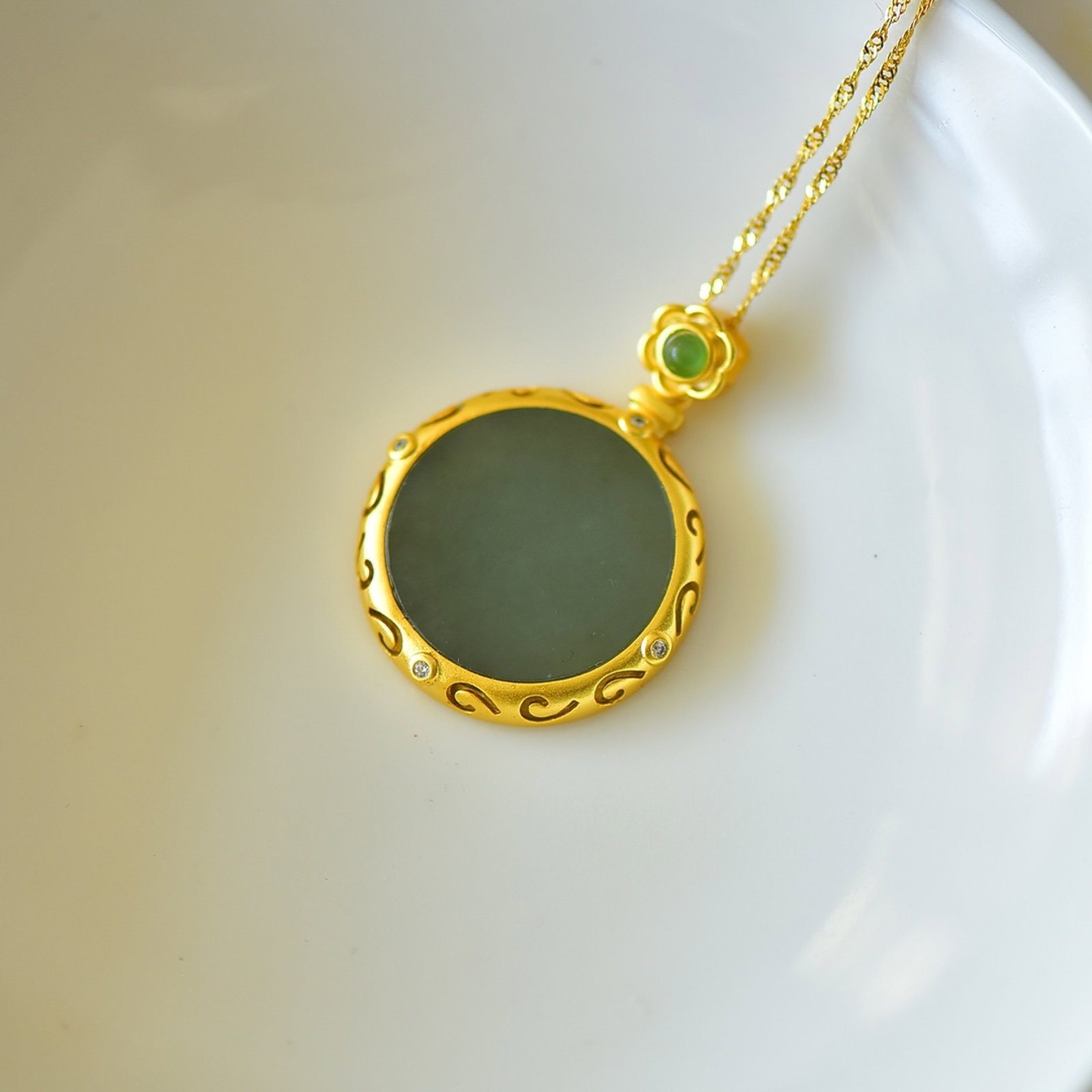 An Exquisite Sterling Silver-Gold Plated Inlaid Greenish Jade Pendant: Estimated Value:200-400 An Exquisite Sterling Silver-Gold Plated Inlaid Greenish Jade Pendant,Size:20mmx20mm 纯银镀金镶青玉吊坠