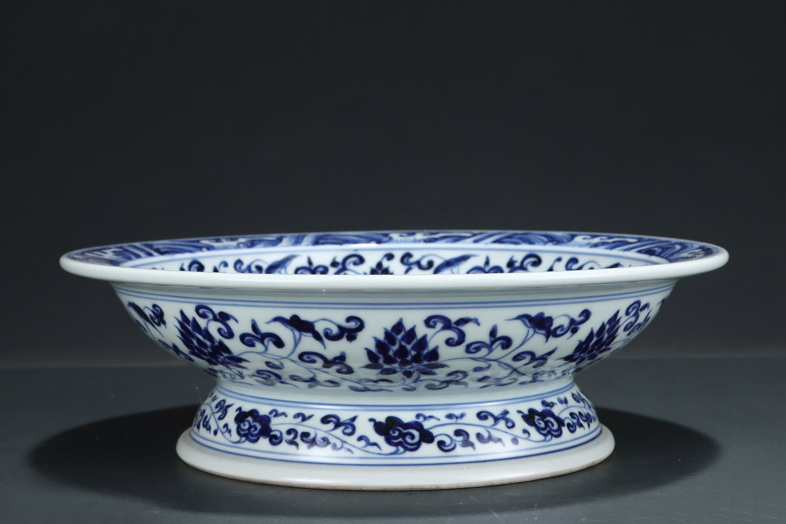 An Exquisite Blue and White Lotus and Hornwort Pattern Stem Plate - 3