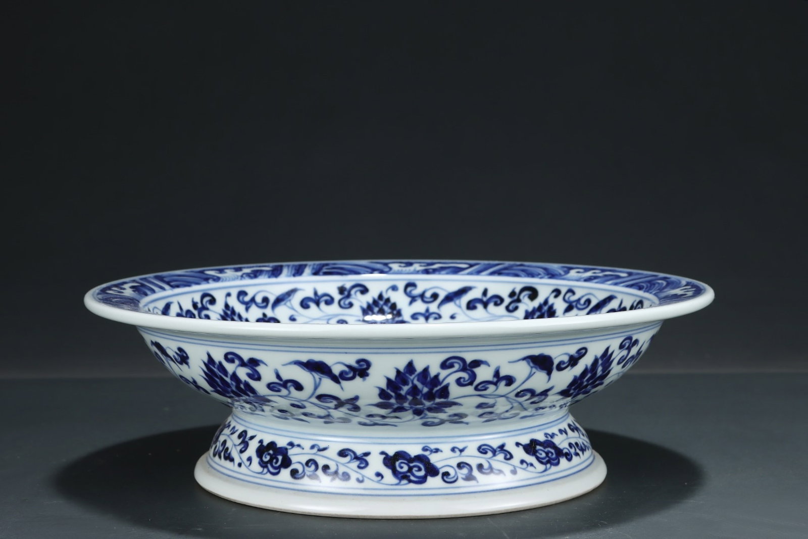 An Exquisite Blue and White Lotus and Hornwort Pattern Stem Plate - 4