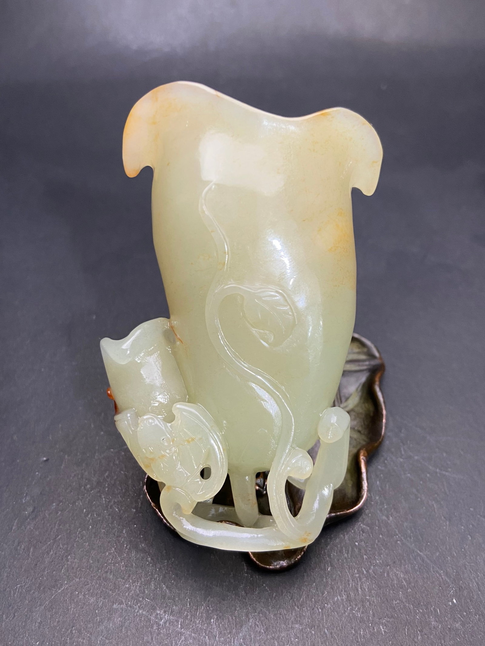 An Exquisite White Jade Flower Pattern Floral Frog - 4