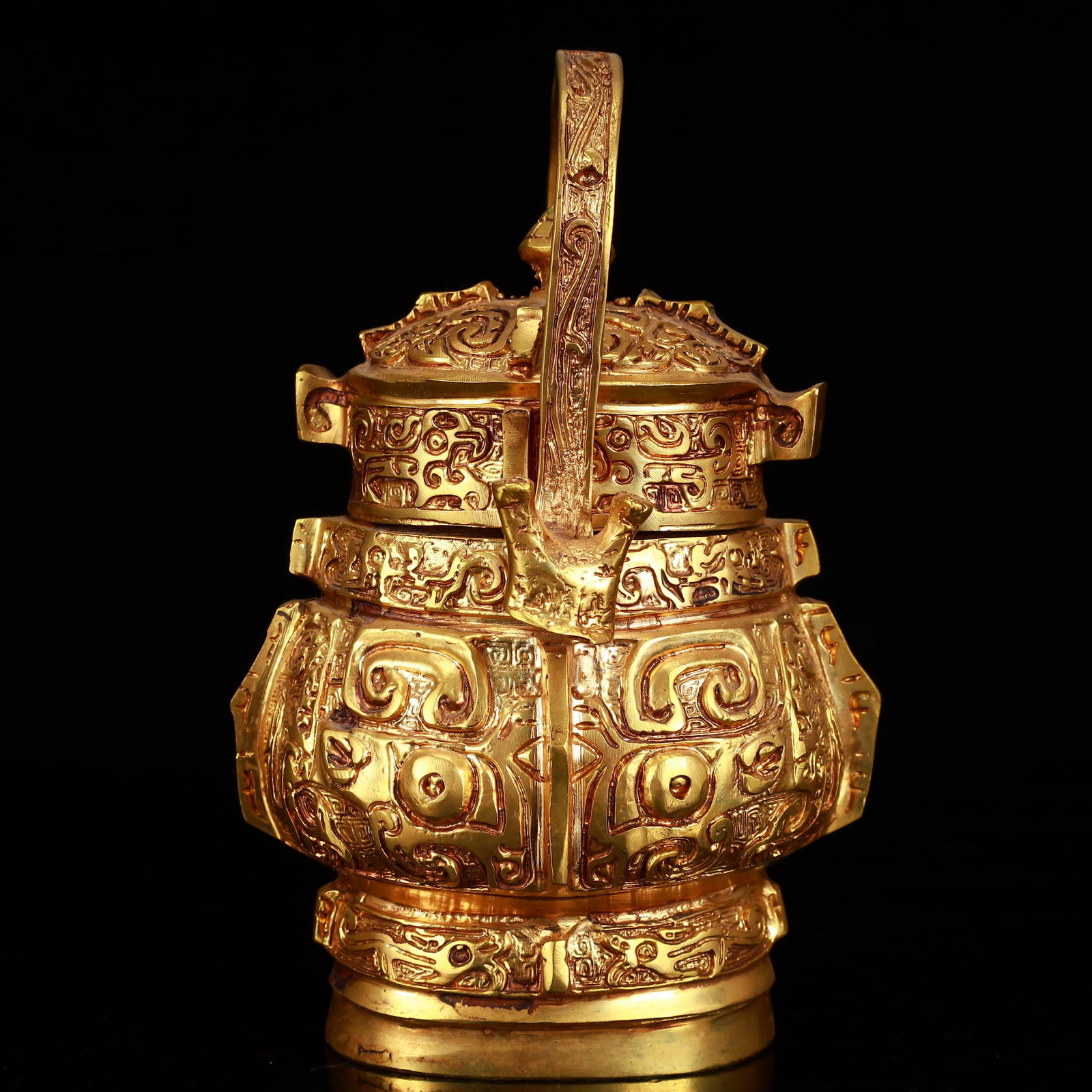 A Rare Gilt Bronze Chi-Dragon Pattern Double-Ears Ewer: Estimated Value:1800-3600 A Rare Gilt Bronze Chi-Dragon Pattern Double-Ears Ewer,The Warring States period in China,Size:4.7inx3.5inx7.9in,Weight:950g