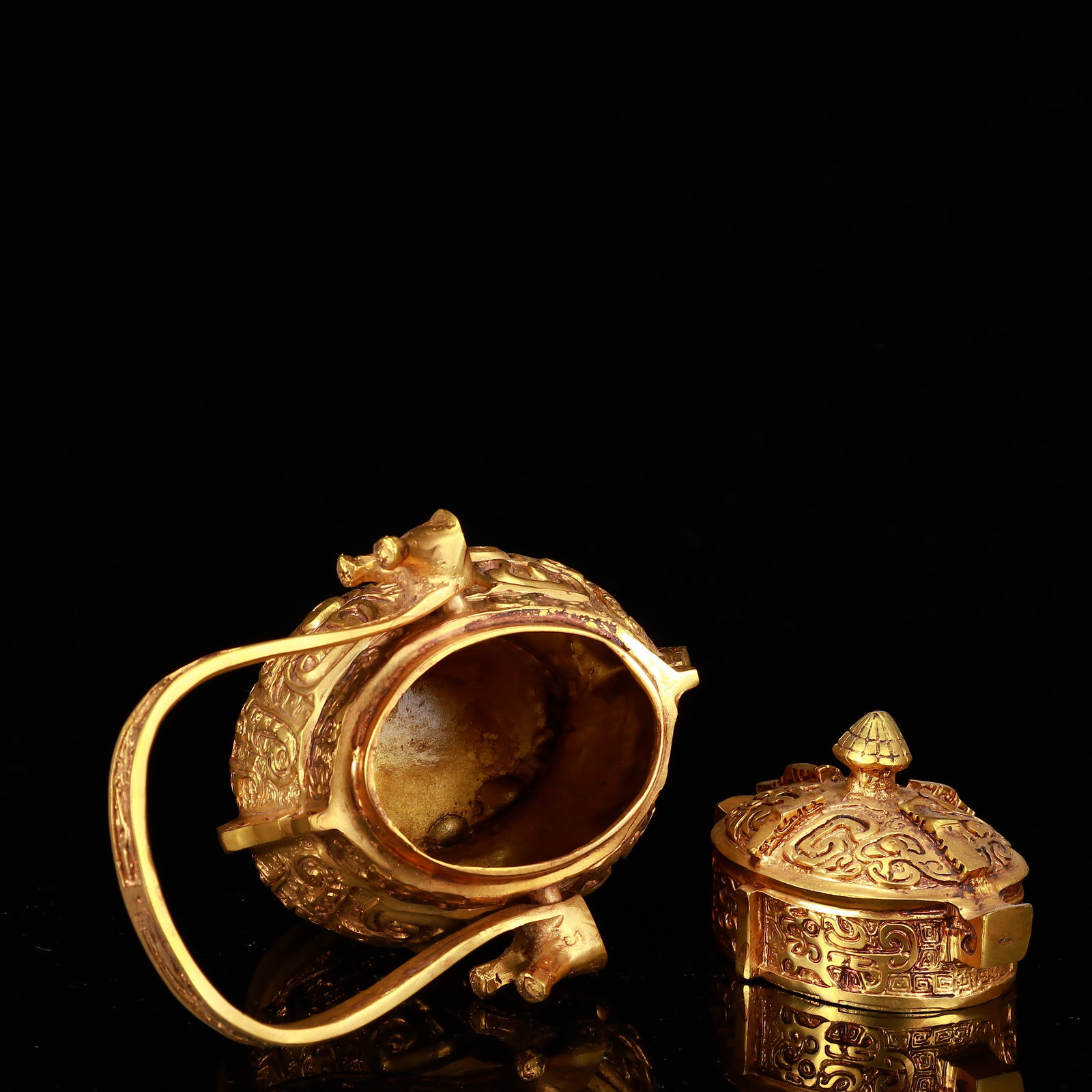 A Rare Gilt Bronze Chi-Dragon Pattern Double-Ears Ewer - 9