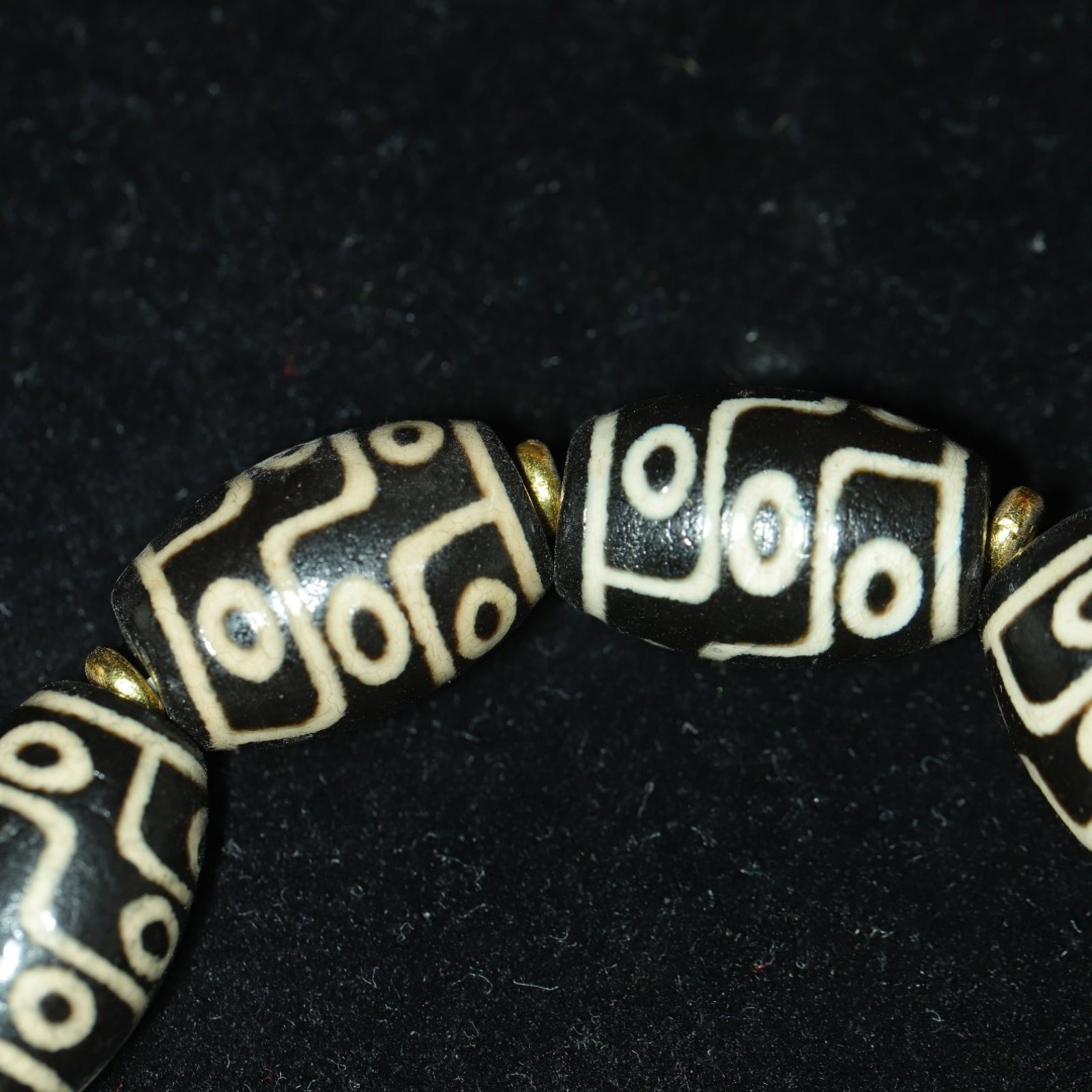 An Exquisite Nine Eyes Dzi Bead Bracelets - 5