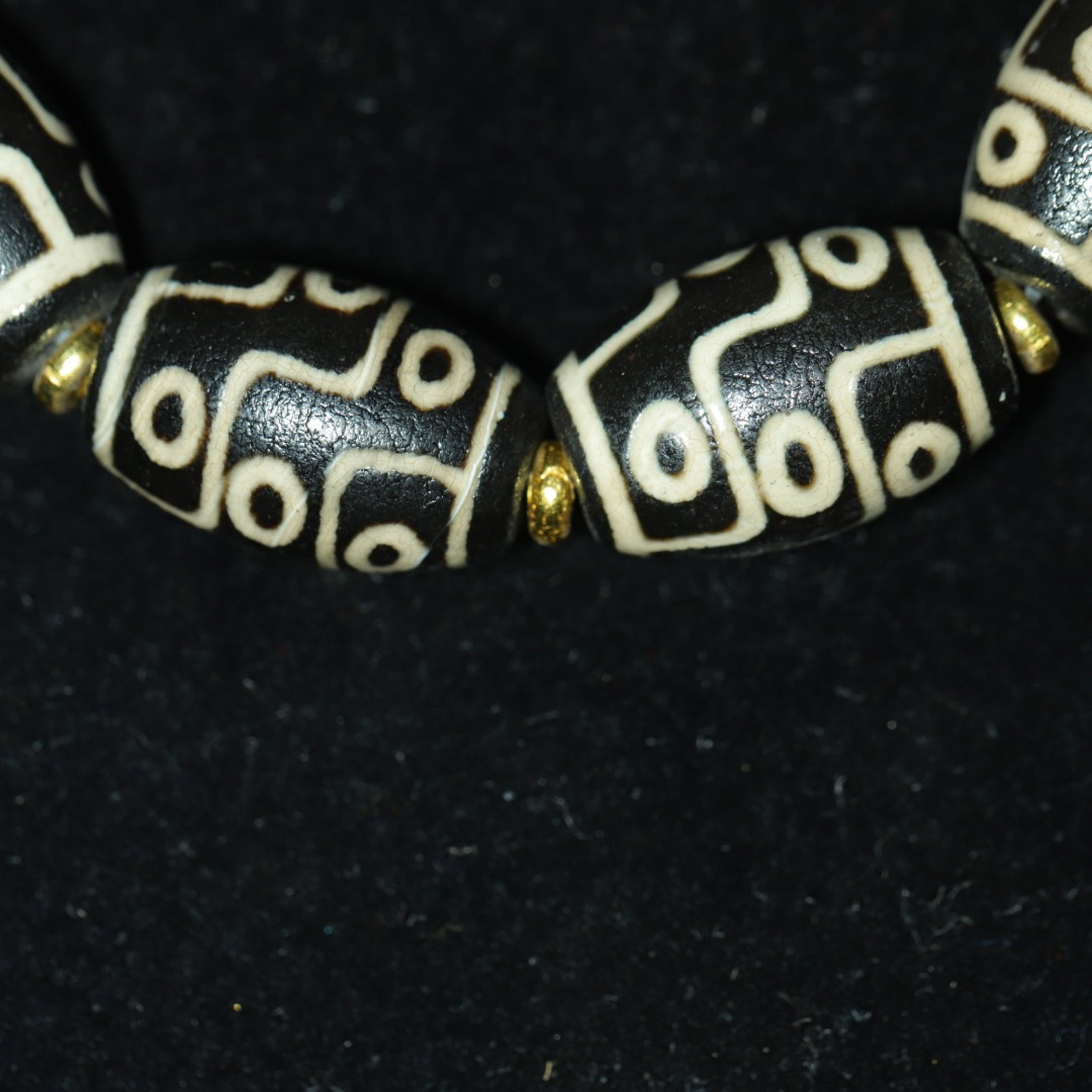 An Exquisite Nine Eyes Dzi Bead Bracelets - 6