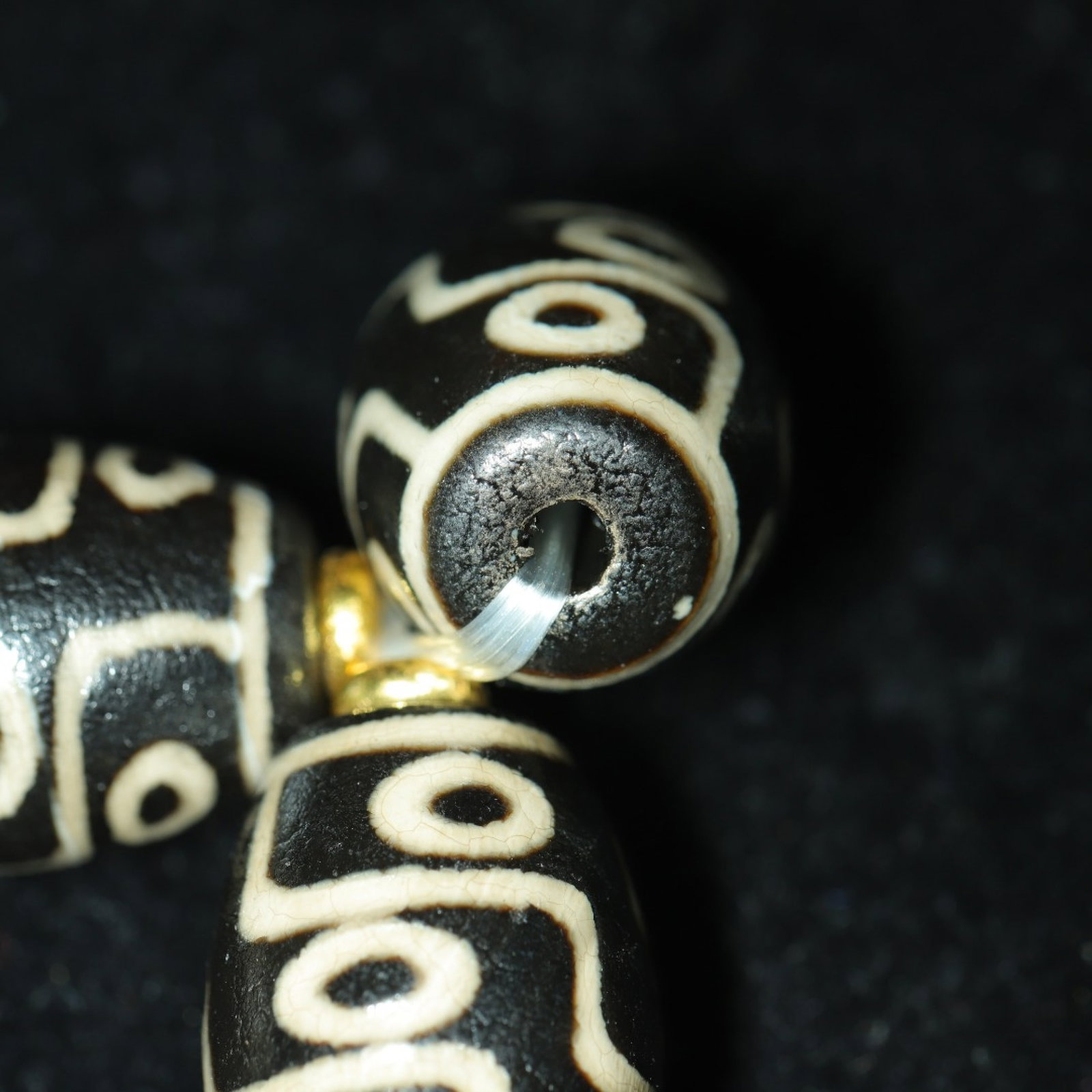 An Exquisite Nine Eyes Dzi Bead Bracelets - 9