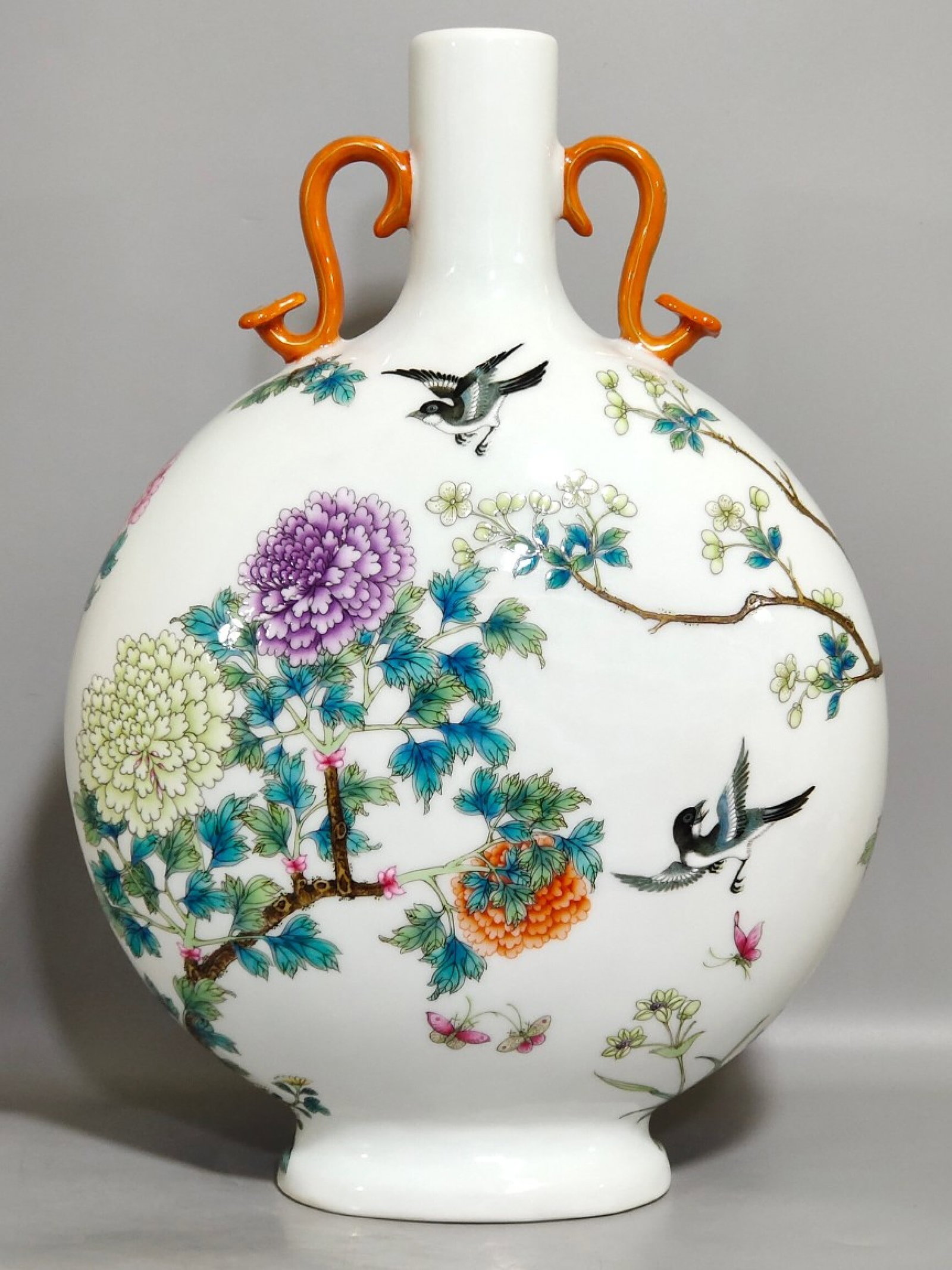 A Pair of Rare Famille-Rose Peony and Phoenix Pattern Ruyi Ears Vases - 4