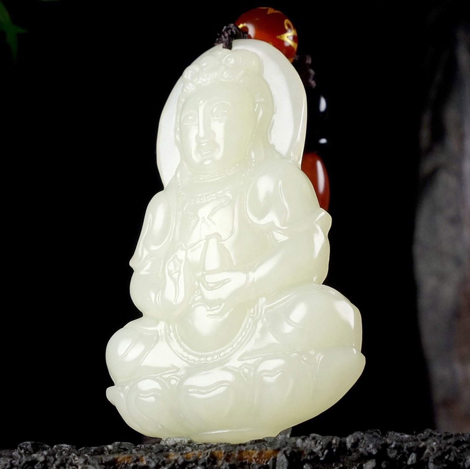 An Exquisite White Jade Statue of Avalokitesvara Pendant - 2