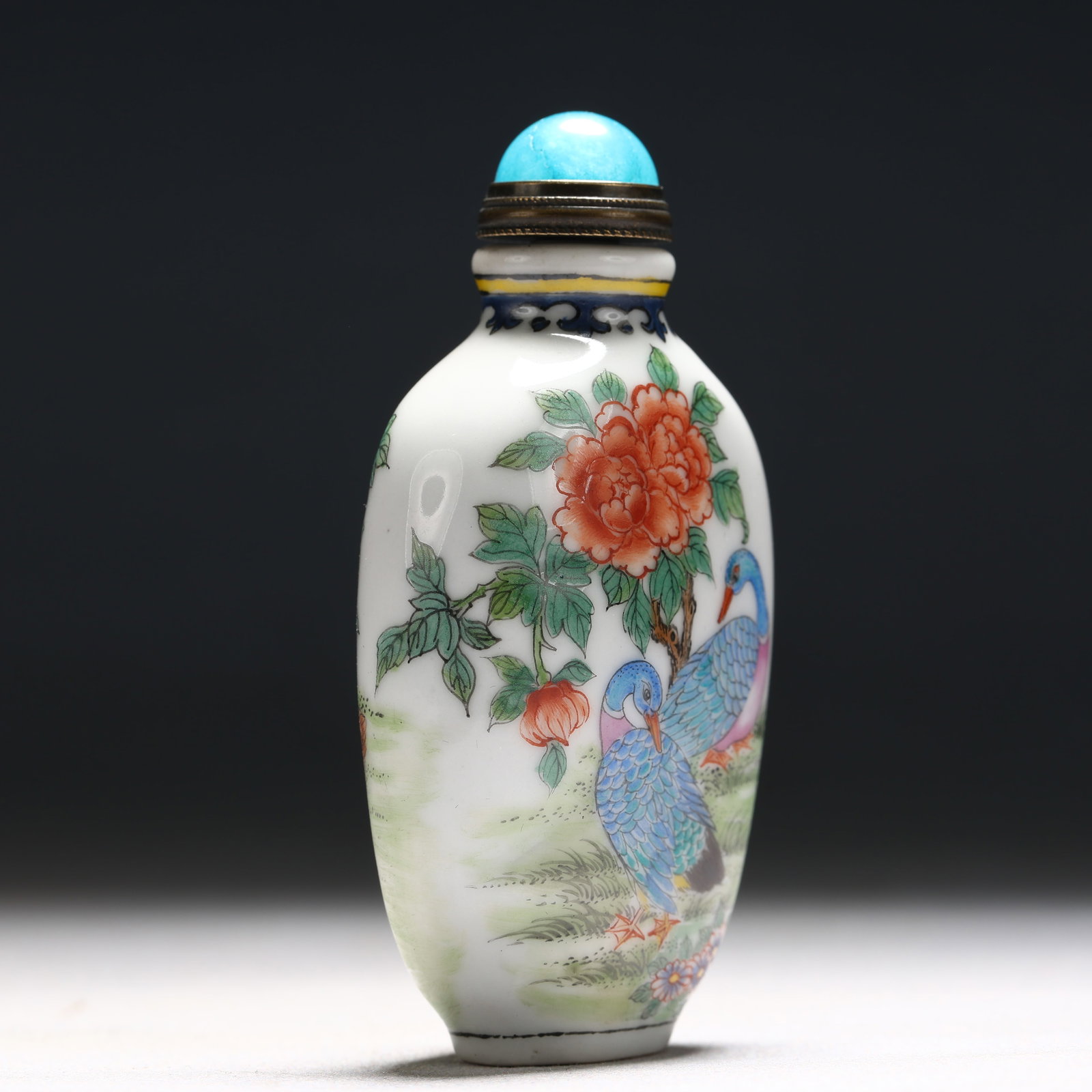 An Exquisite Enamel Flower and Bird Pattern Porcelain Snuff Bottle - 2