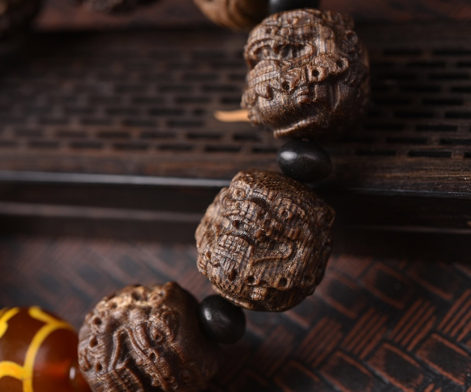An Exquisite Eaglewood Bracelets - 4