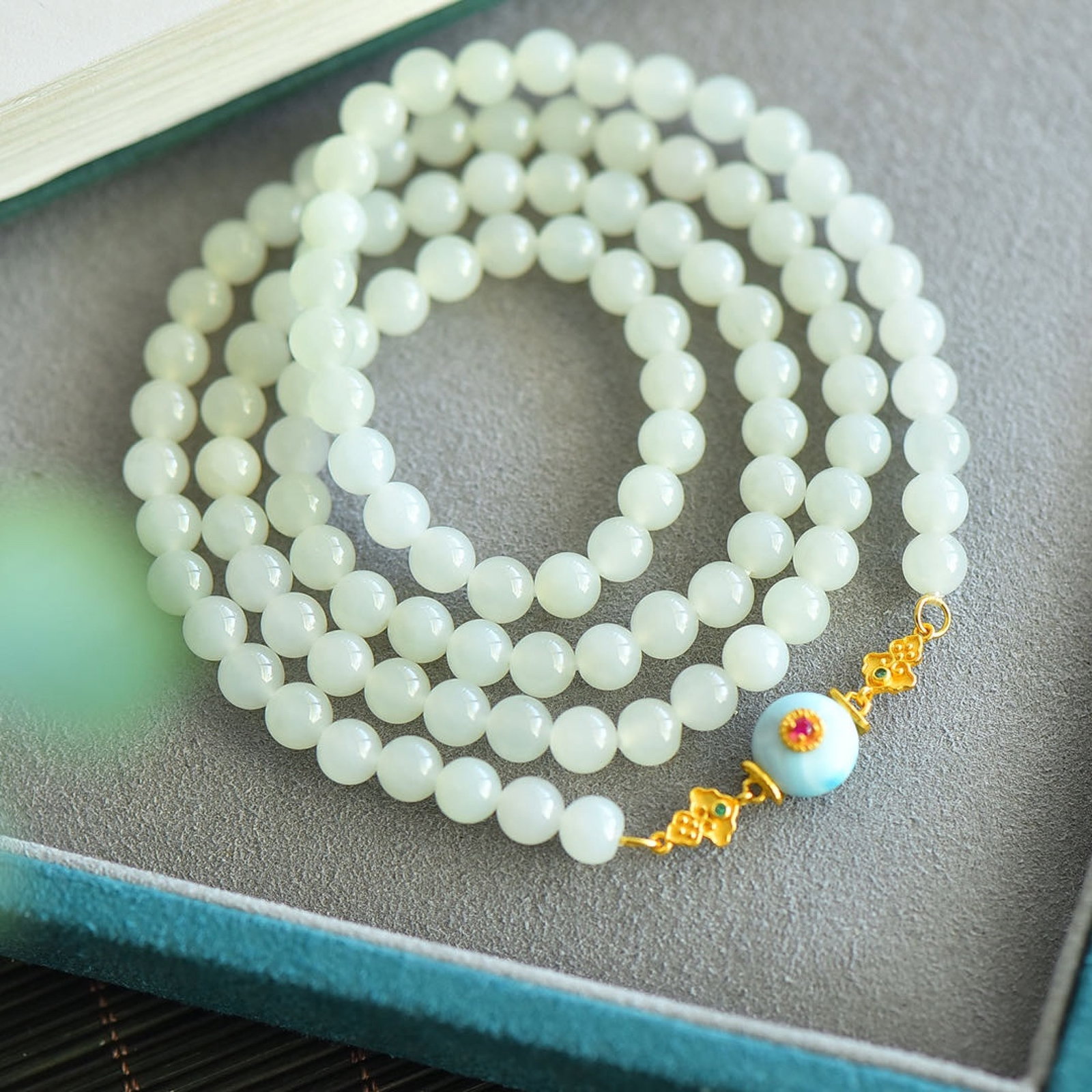 An Exquisite White Jade Bracelets: Estimated Value:800-1600 An Exquisite White Jade Bracelets,Size:6mm 寓意:『健康与好运』 白玉手串