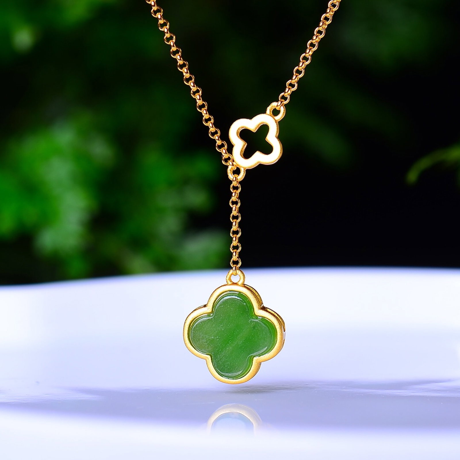 An Exquisite Sterling Silver-Gold Plated Inlaid Jasper Pendant: Estimated Value:300-600 An Exquisite Sterling Silver-Gold Plated Inlaid Jasper Pendant,Size:12mmx12mm 纯银镀金镶碧玉吊坠