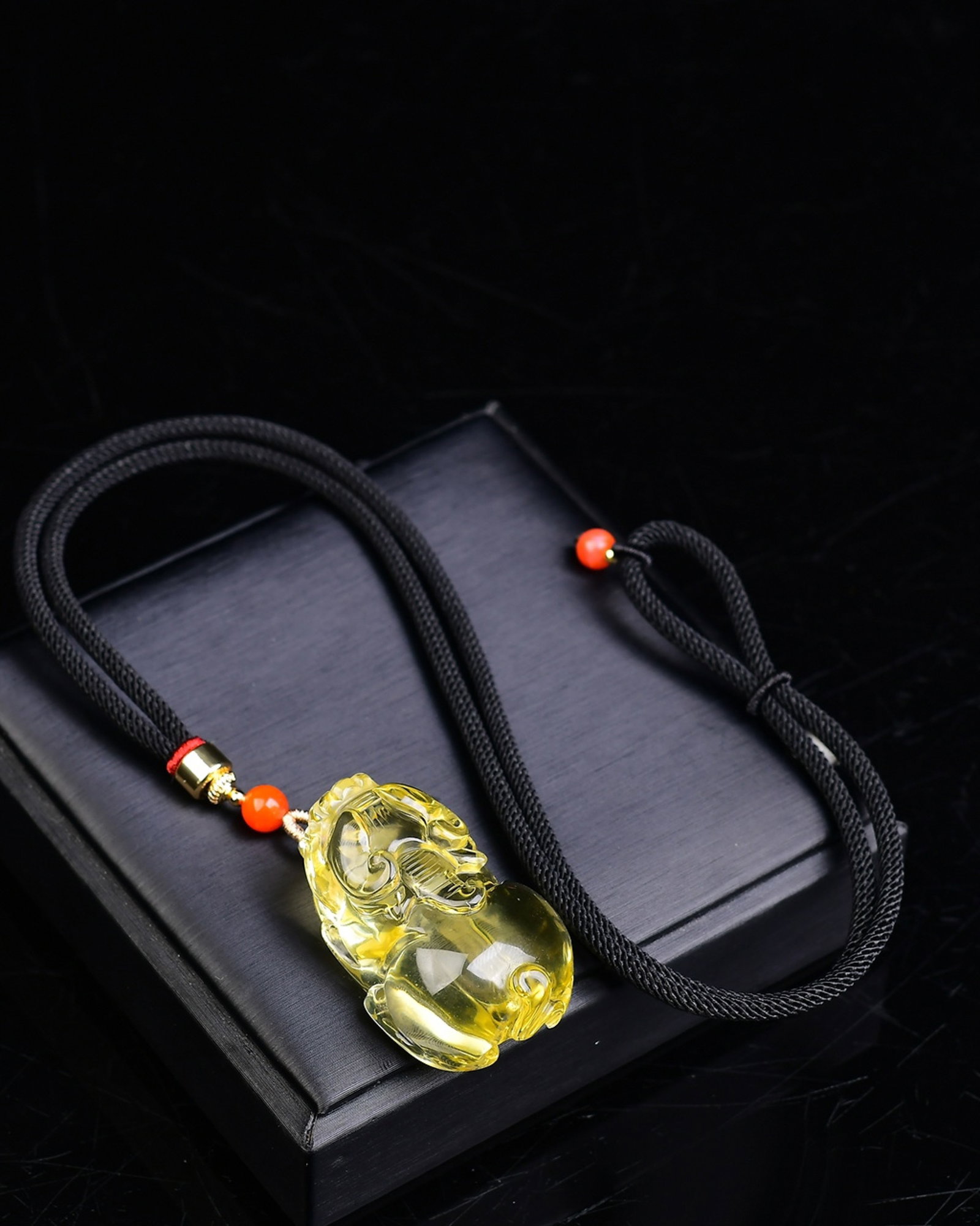 An Exquisite Crystal Auspicious Beast Pendant - 5