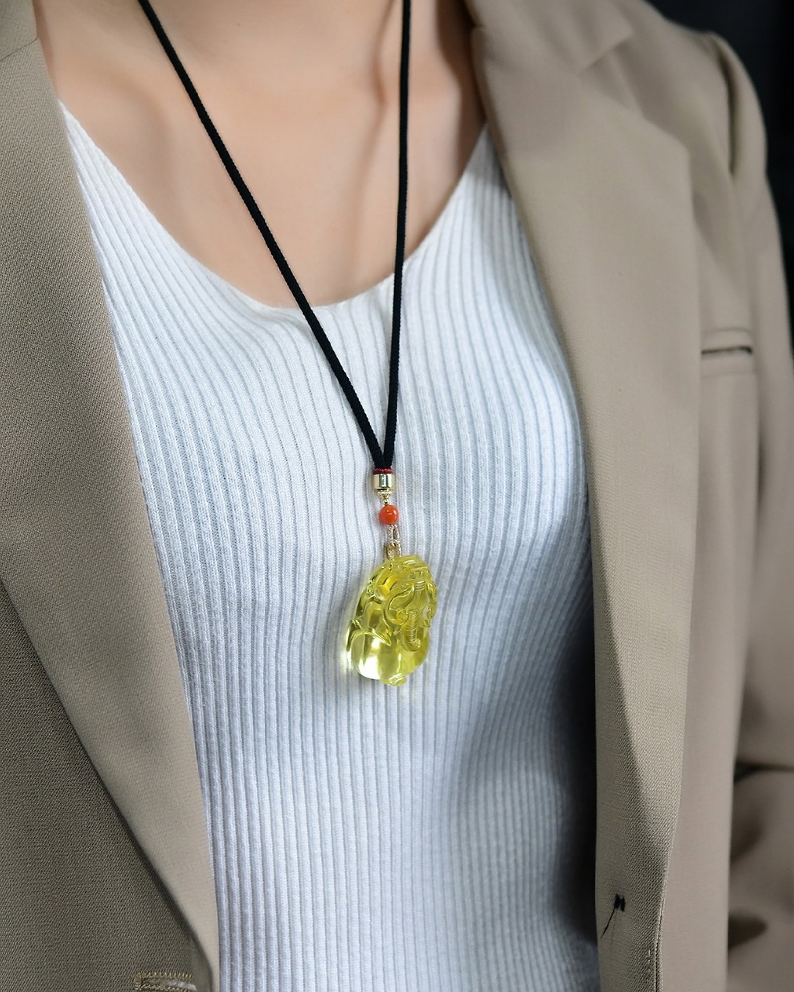 An Exquisite Crystal Auspicious Beast Pendant - 6