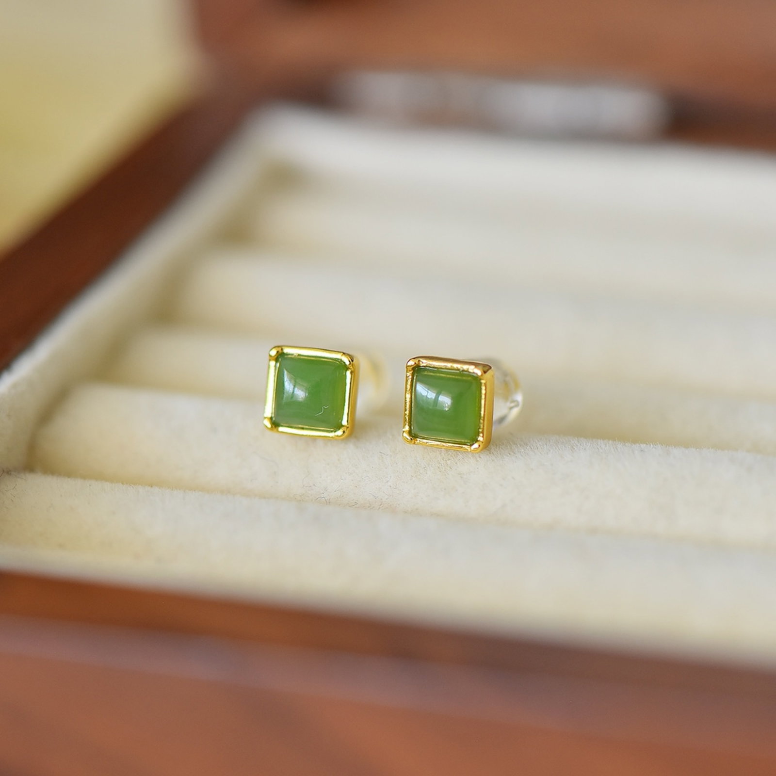 A Pair of Exquisite Sterling Silver-Gold Plated Inlaid Jasper Earrings - 2