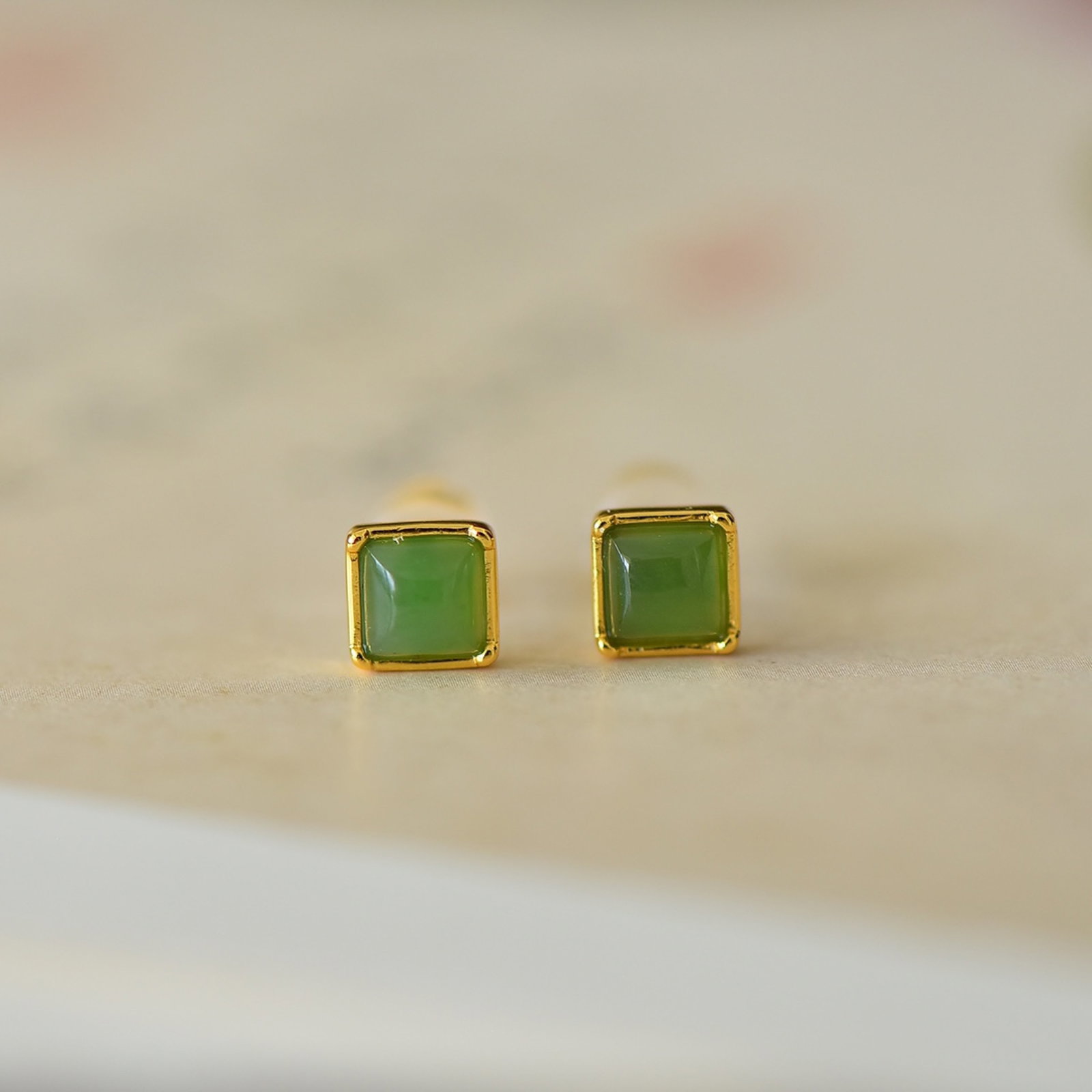 A Pair of Exquisite Sterling Silver-Gold Plated Inlaid Jasper Earrings - 3