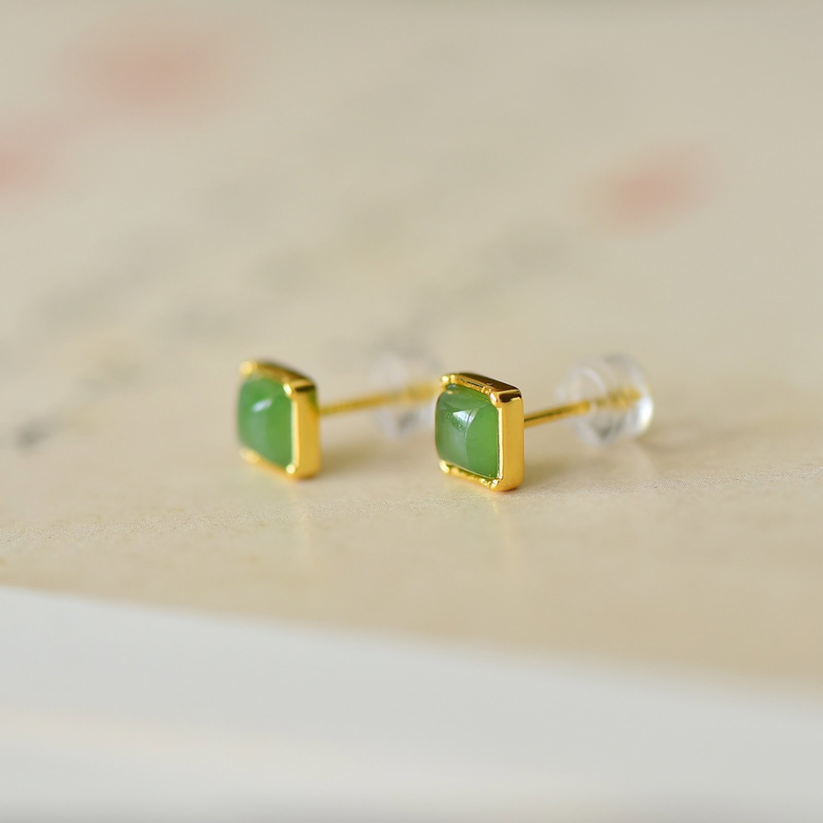A Pair of Exquisite Sterling Silver-Gold Plated Inlaid Jasper Earrings - 4