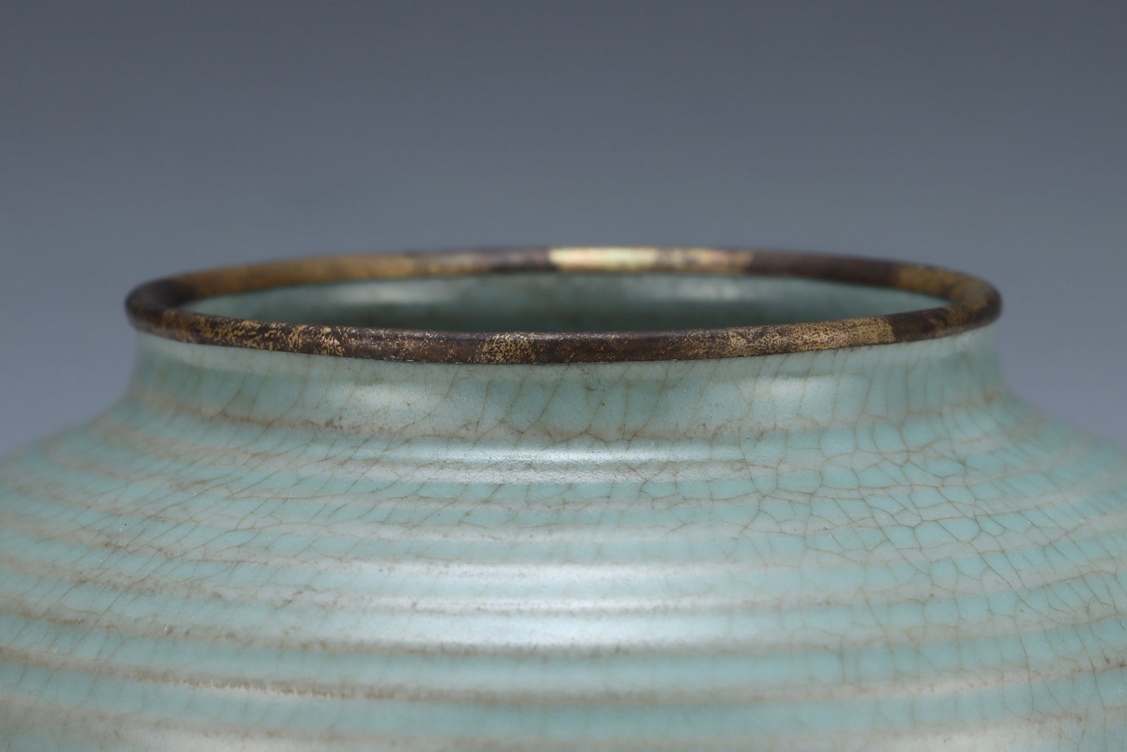 An Exquisite Ru yao Sky Blue Glazed Cover with Gold Jar,with an Imperial Poem by Emperor Qianlong - 5