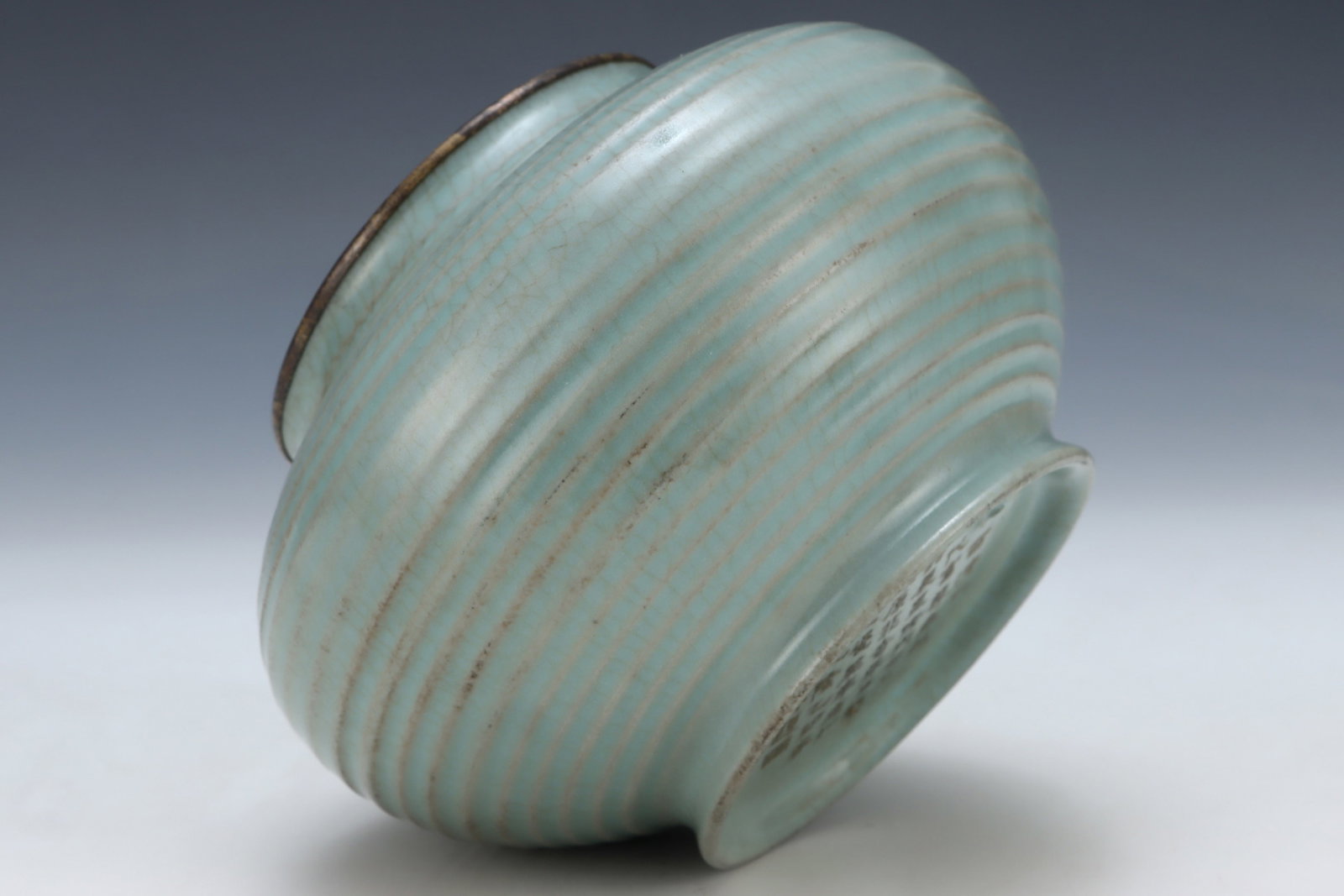 An Exquisite Ru yao Sky Blue Glazed Cover with Gold Jar,with an Imperial Poem by Emperor Qianlong - 8
