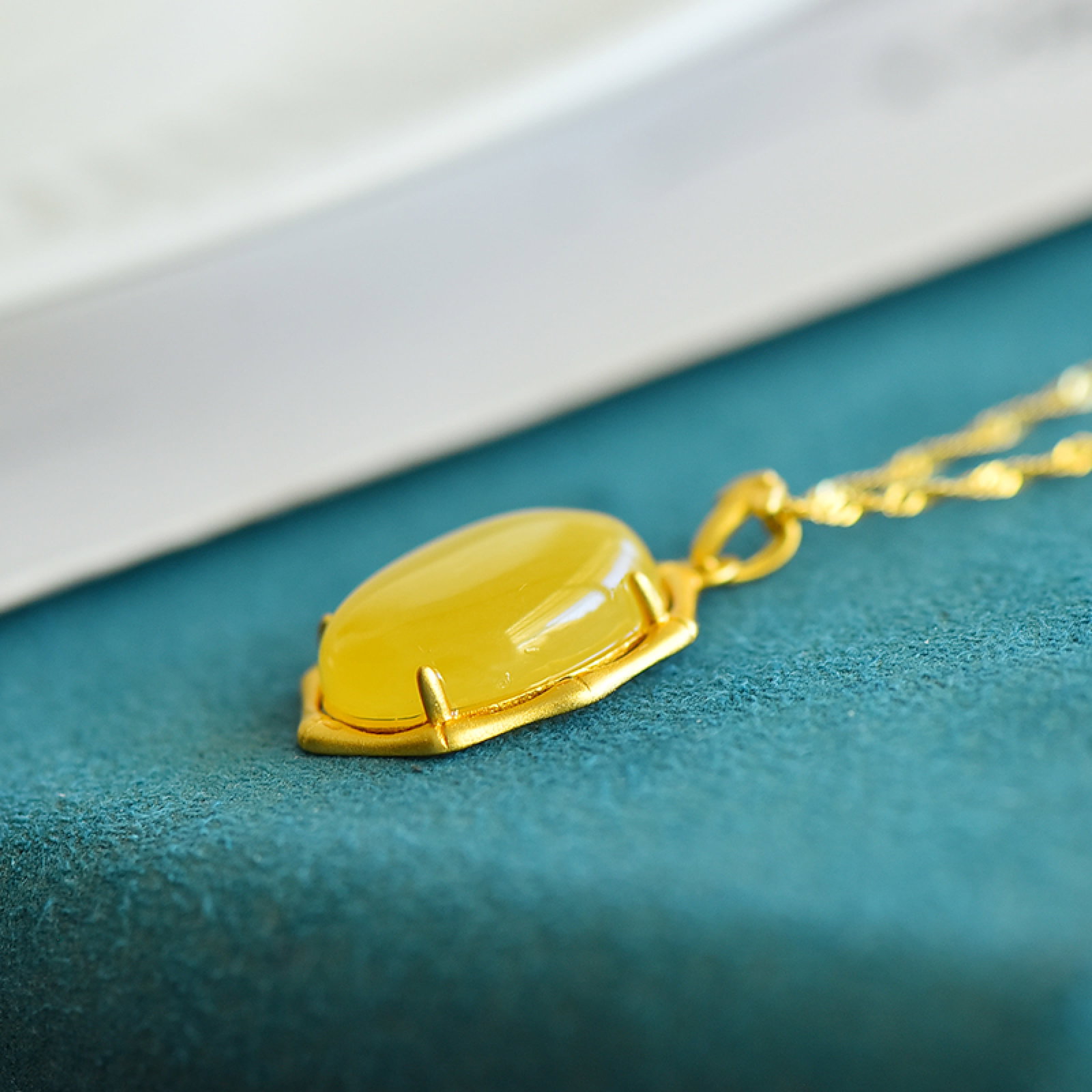An Exquisite Sterling Silver-Gold Plated Inlaid Amber Pendant - 3