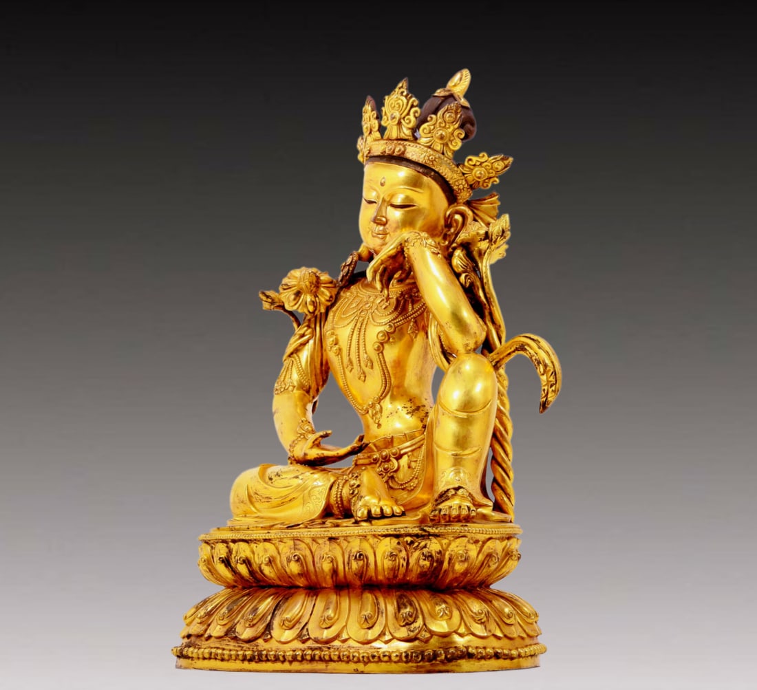 A solemn gilt bronze statue of Guanyin - 6