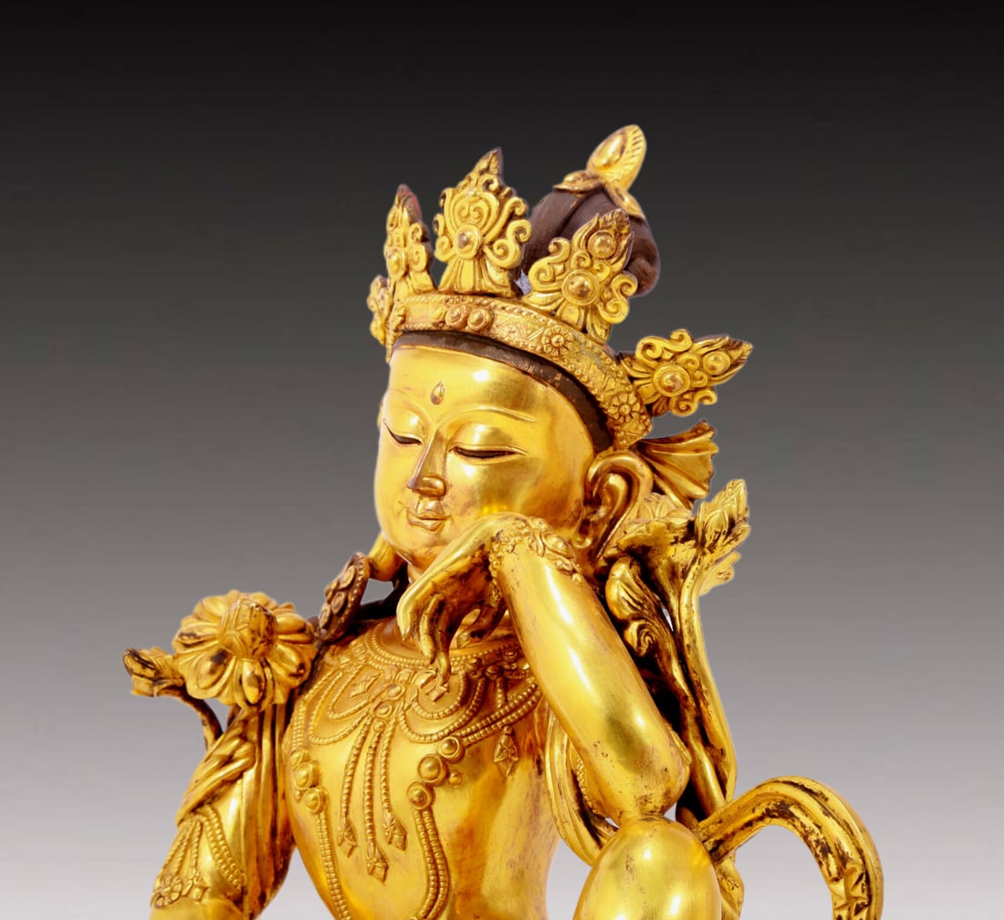 A solemn gilt bronze statue of Guanyin - 7