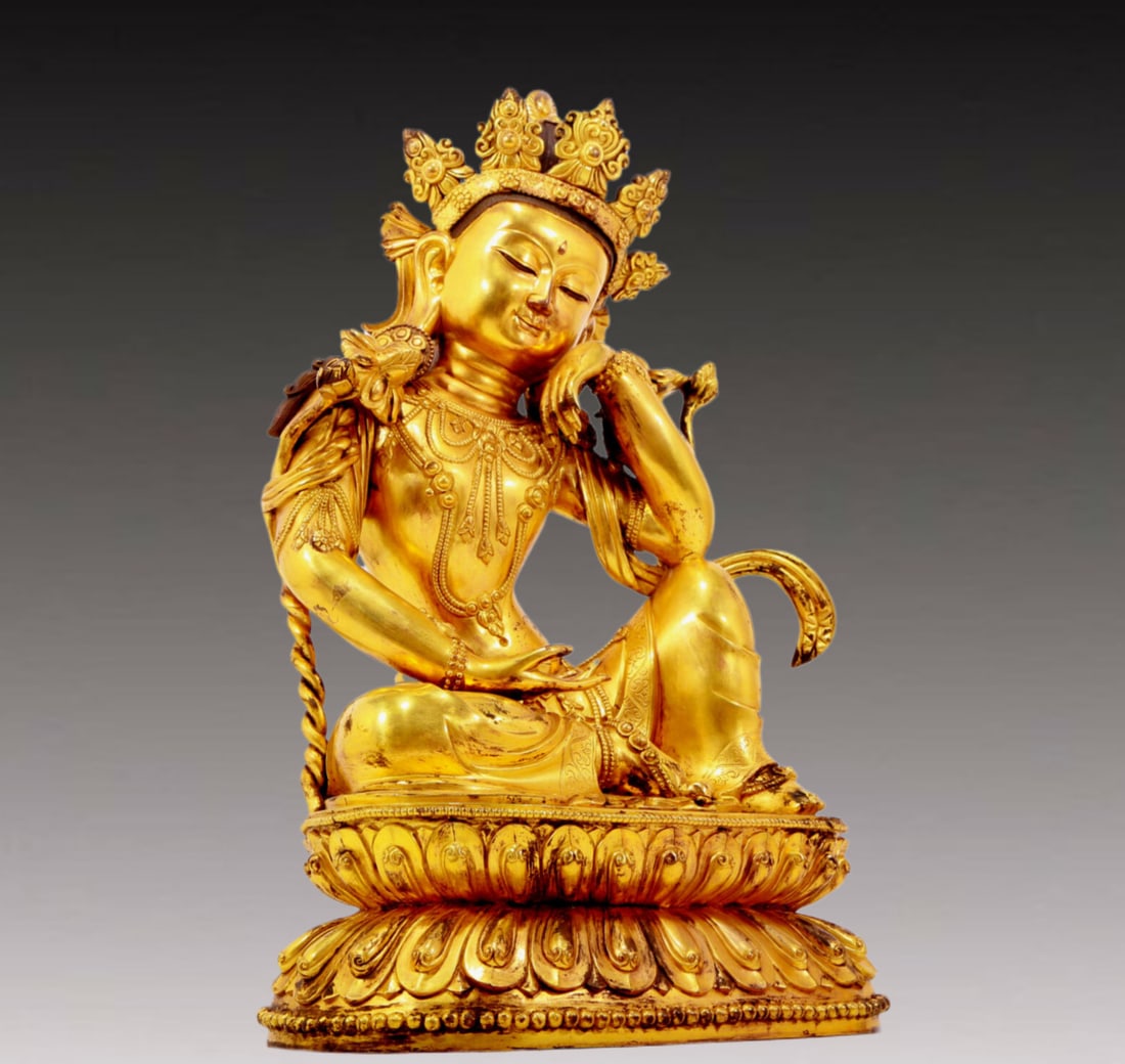 A solemn gilt bronze statue of Guanyin - 8