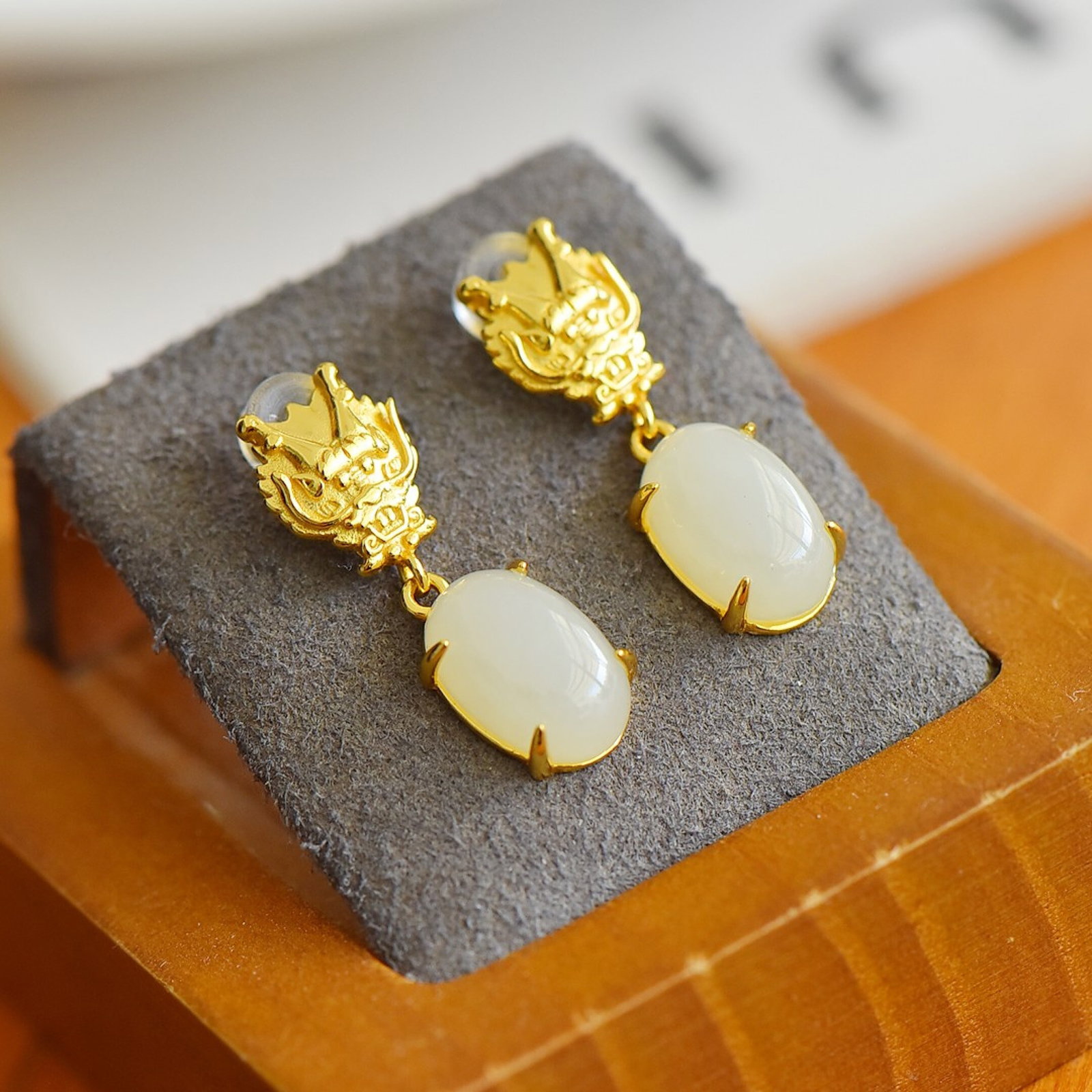 A Pair of Exquisite Sterling Silver-Gold Plated Inlaid White Jade Earrings - 3