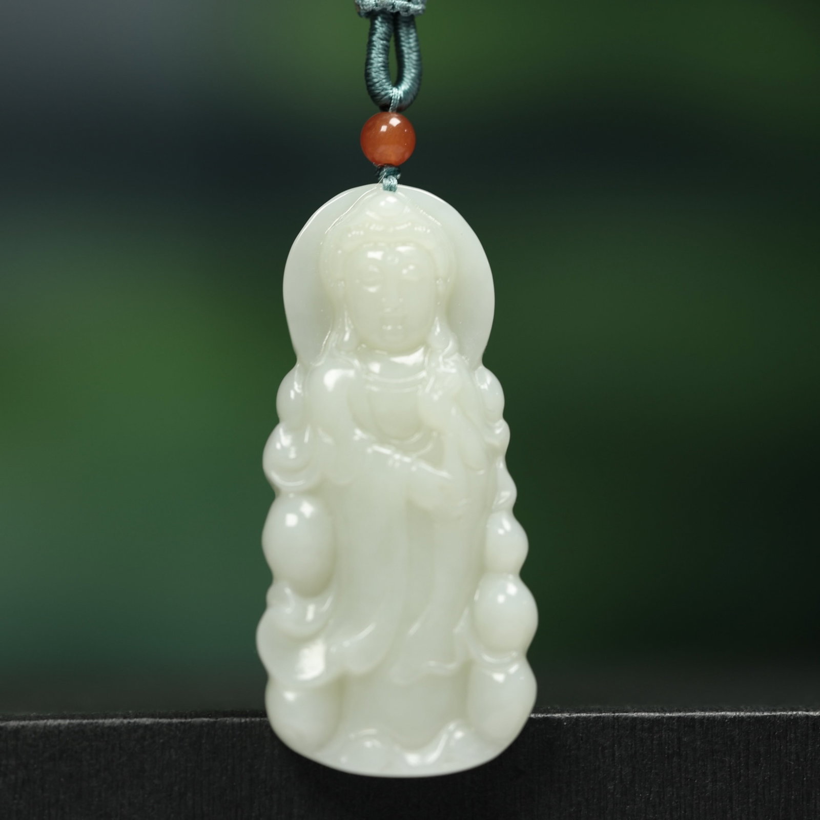 An Exquisite White Jade Avalokitesvara Pendant - 2