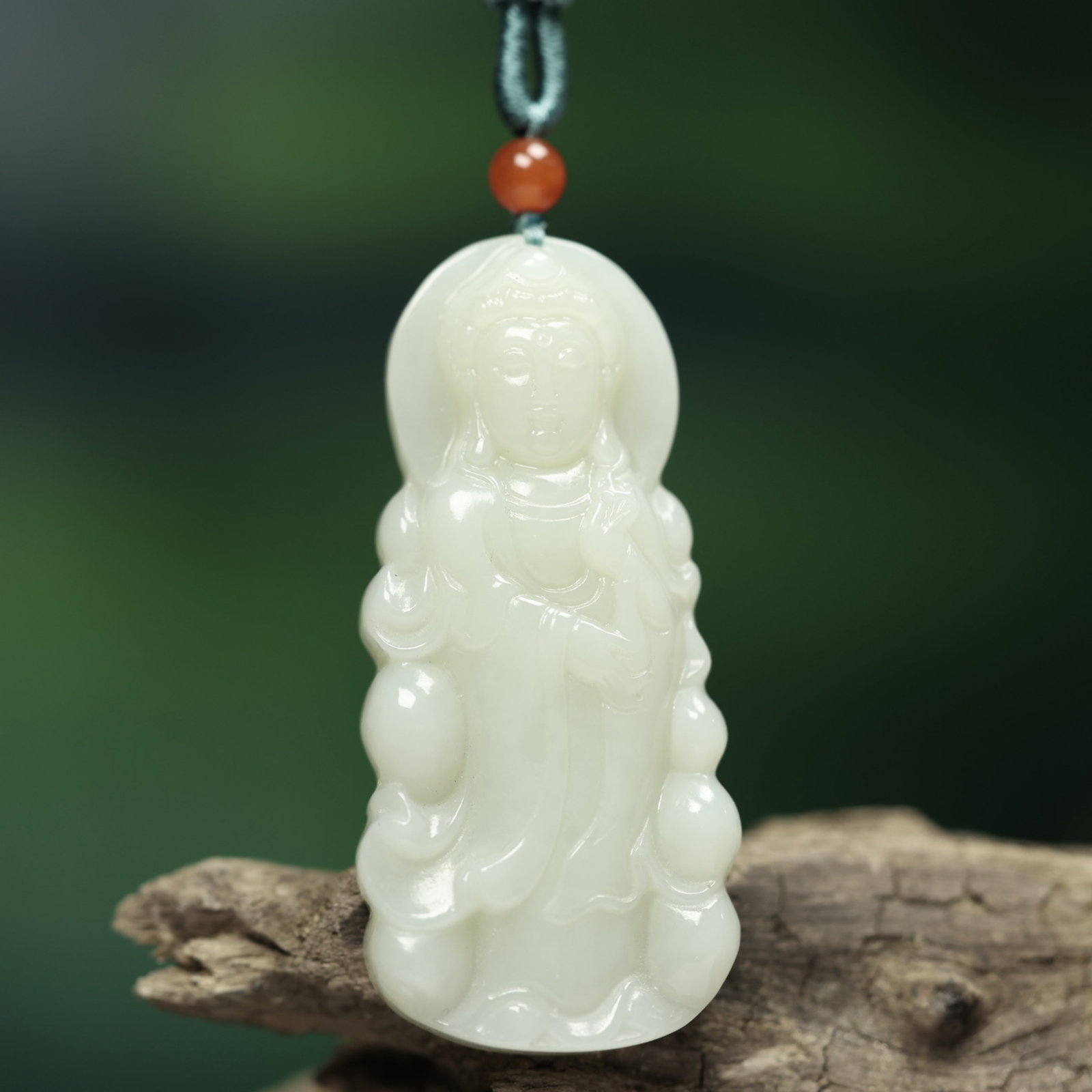 An Exquisite White Jade Avalokitesvara Pendant - 3