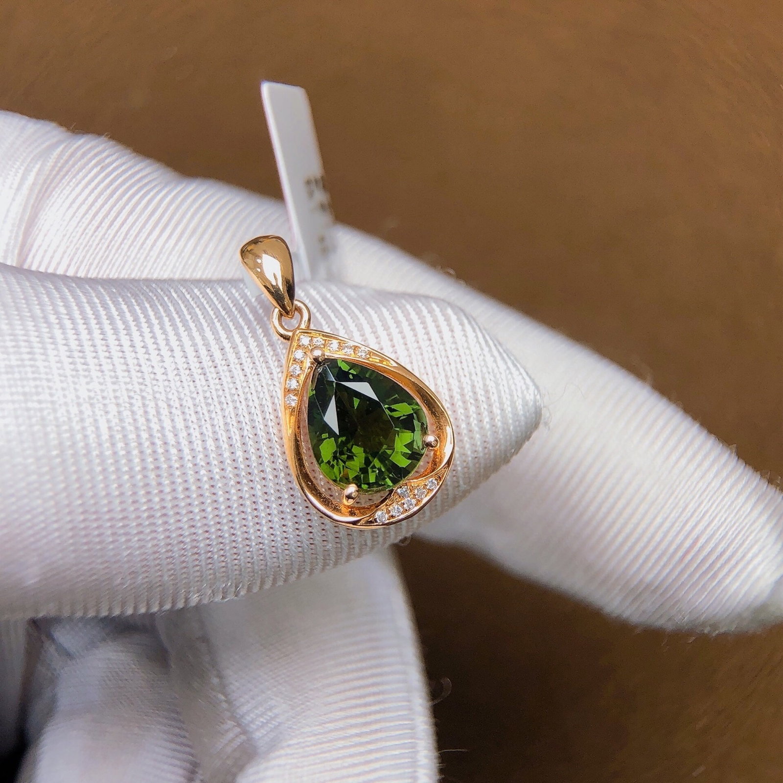 2.3Ctw Natural Tourmaline Ring: Estimated Value:2200-4400 2.3Ctw Natural Tourmaline Ring,Size:9.5mmx6.9mm 2.3Ctw天然碧玺戒指