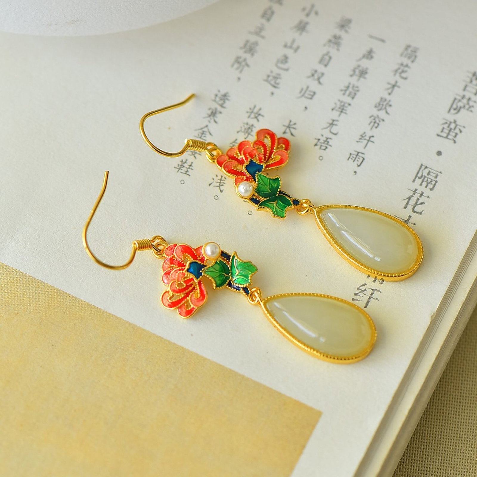 A Pair of Exquisite Sterling Silver-Gold Plated Inlaid White Jade Earrings - 4
