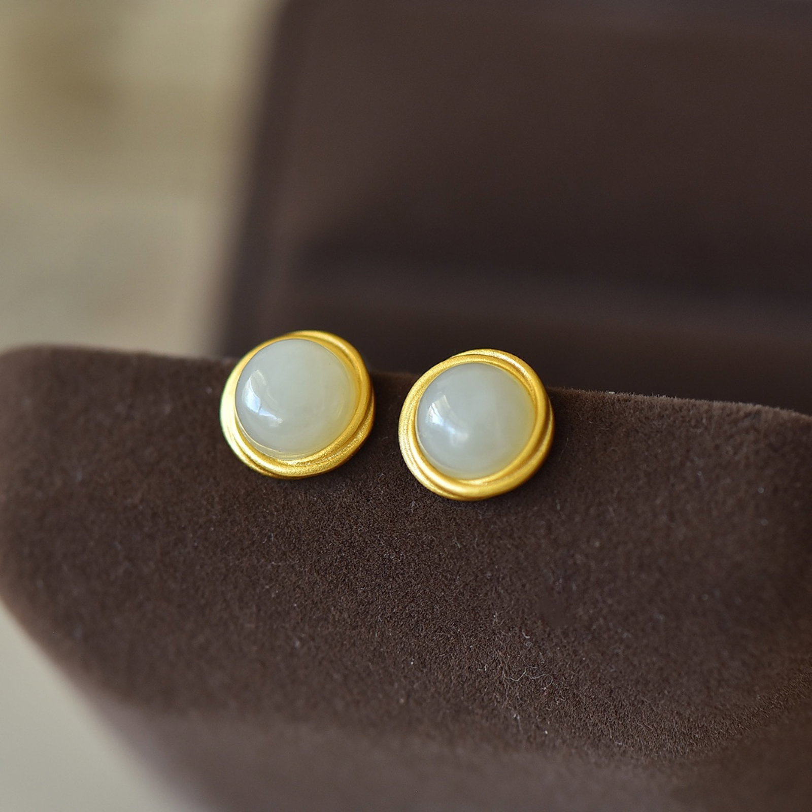 A Pair of Exquisite Sterling Silver-Gold Plated Inlaid White Jade Earrings - 3