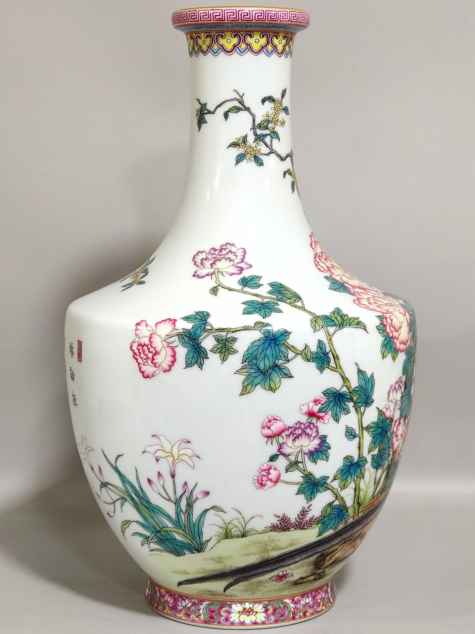 A Pair of Rare Famille-Rose Painted Gold Flower and Bird Pattern Vases,With Poem - 3