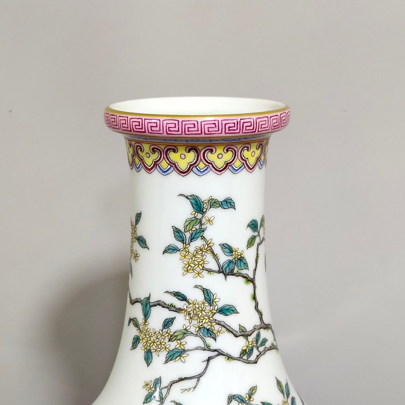 A Pair of Rare Famille-Rose Painted Gold Flower and Bird Pattern Vases,With Poem - 5
