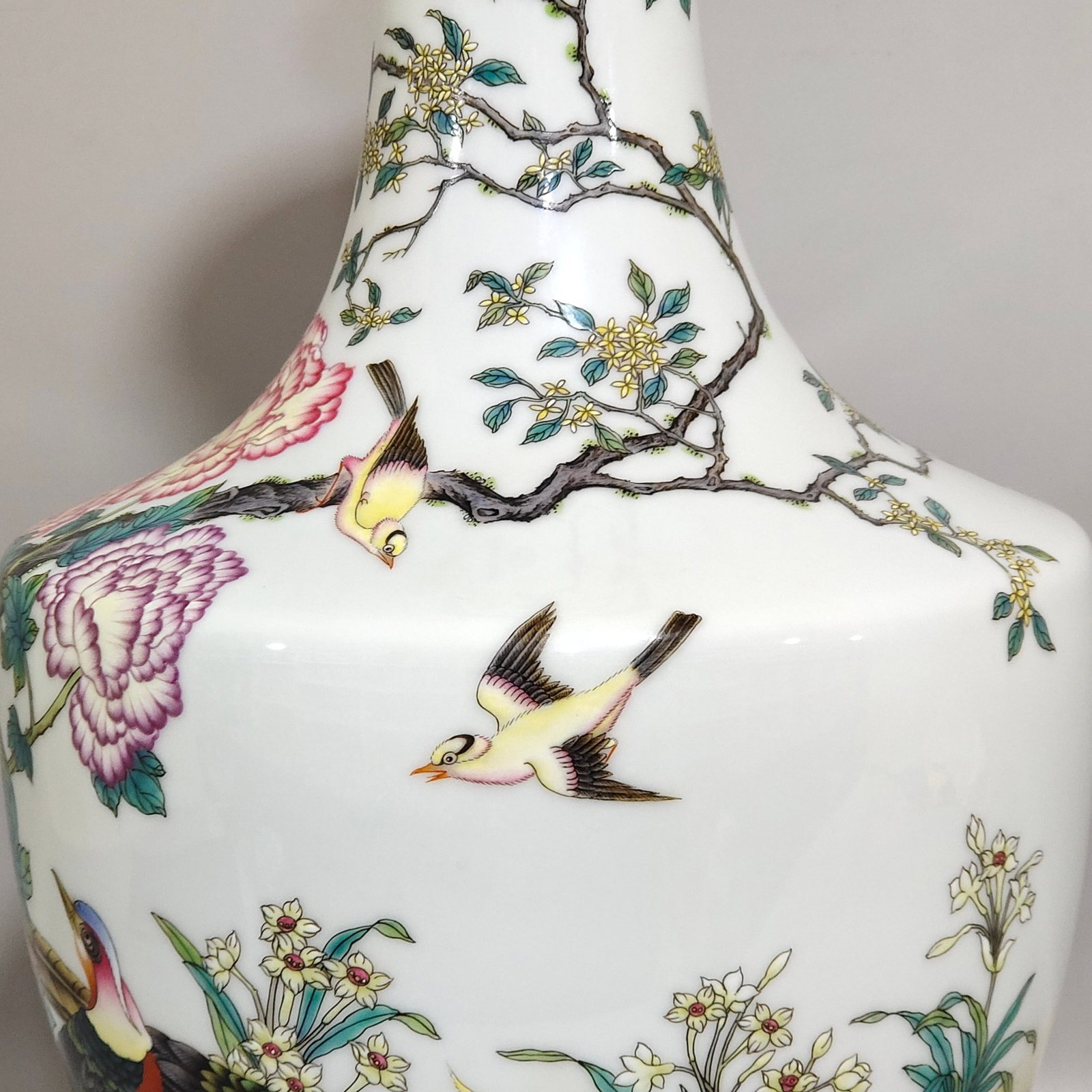 A Pair of Rare Famille-Rose Painted Gold Flower and Bird Pattern Vases,With Poem - 6