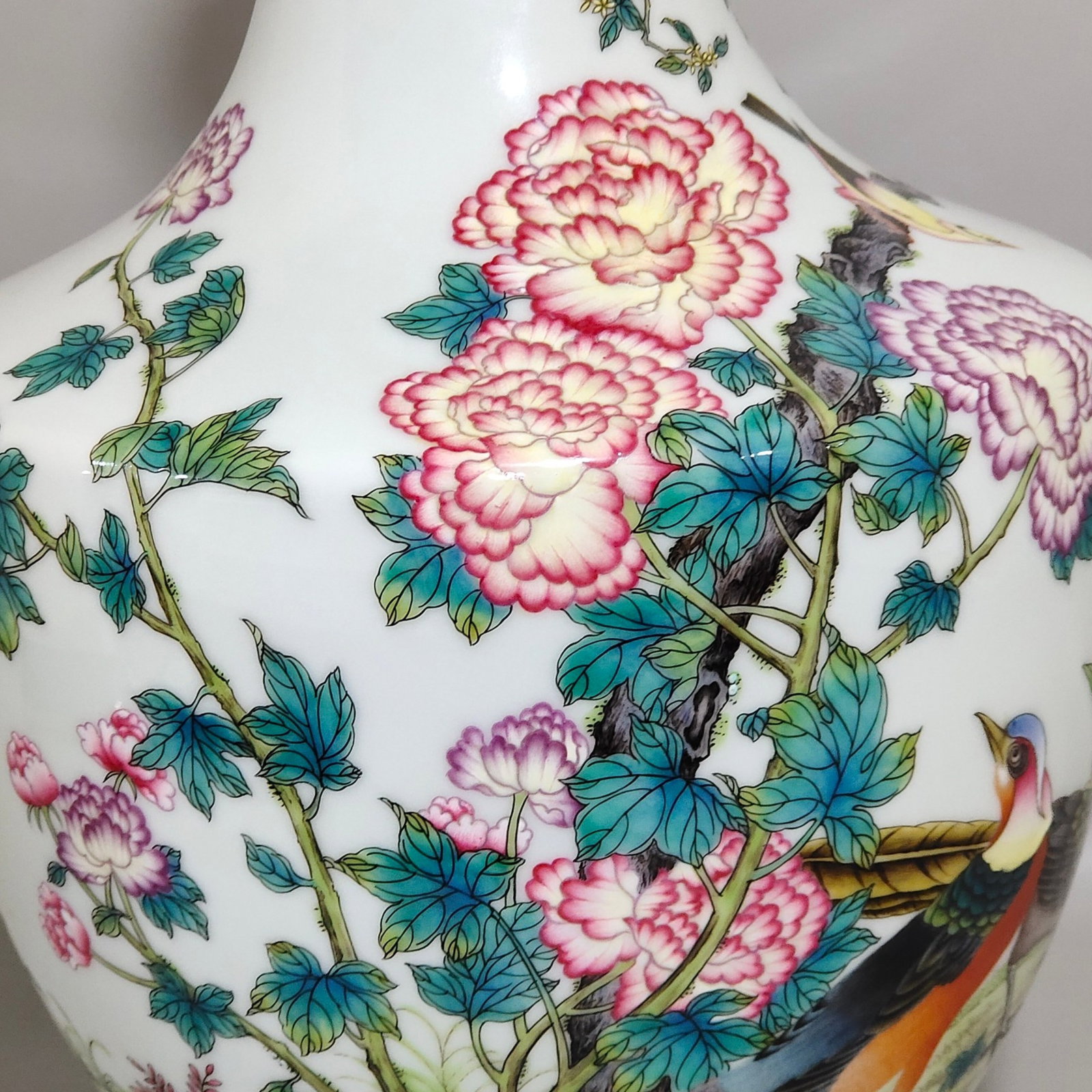 A Pair of Rare Famille-Rose Painted Gold Flower and Bird Pattern Vases,With Poem - 7