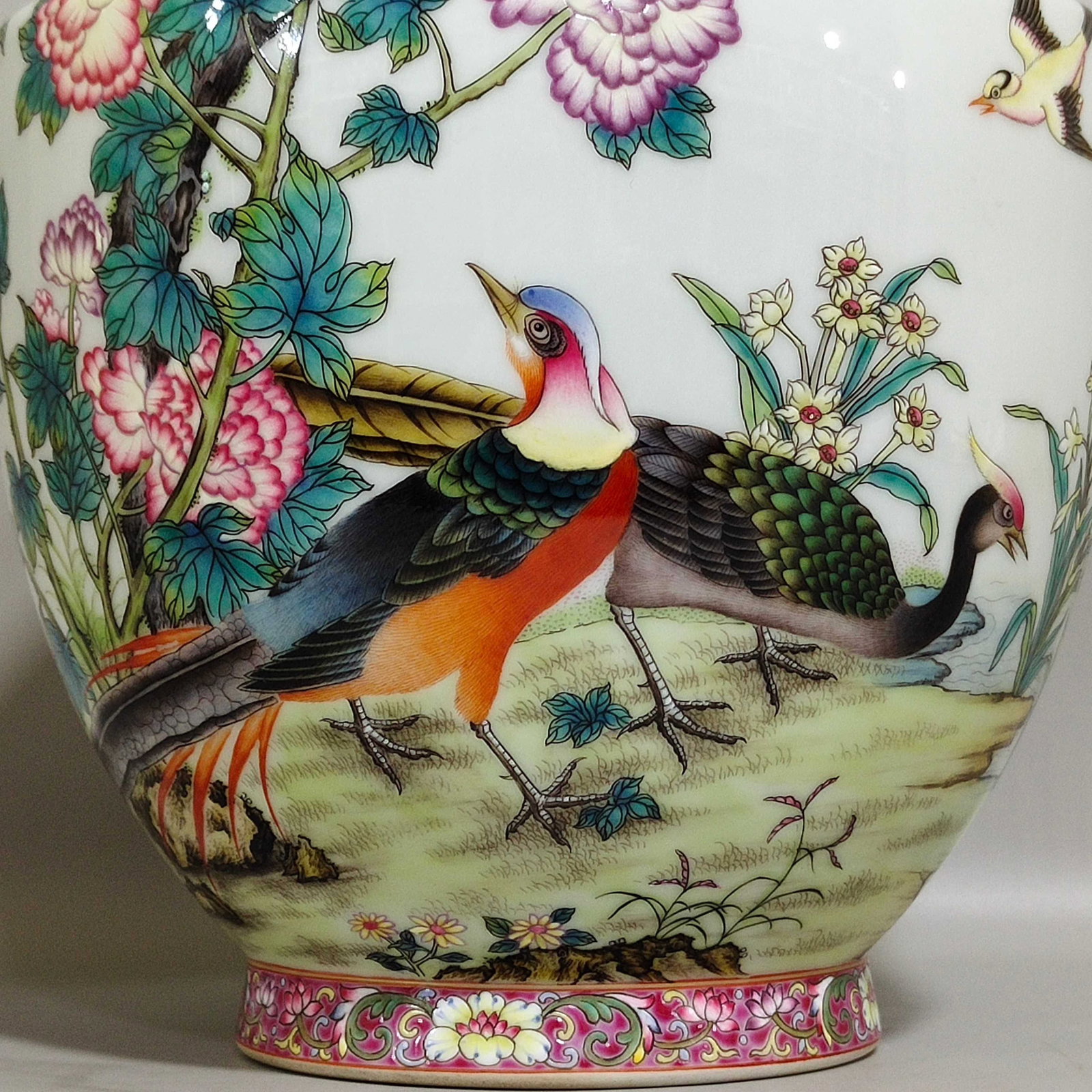 A Pair of Rare Famille-Rose Painted Gold Flower and Bird Pattern Vases,With Poem - 8