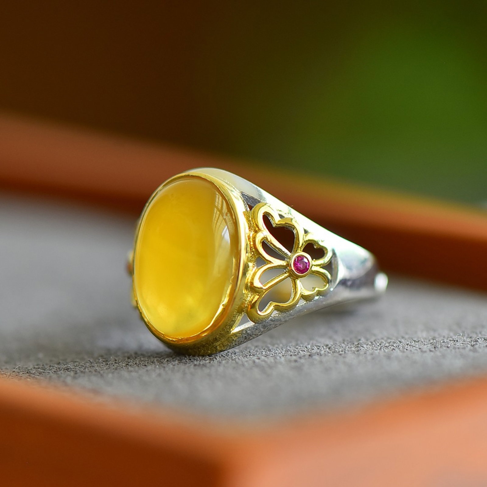 An Exquisite Sterling Silver-Gold Plated Inlaid Amber Ring - 2